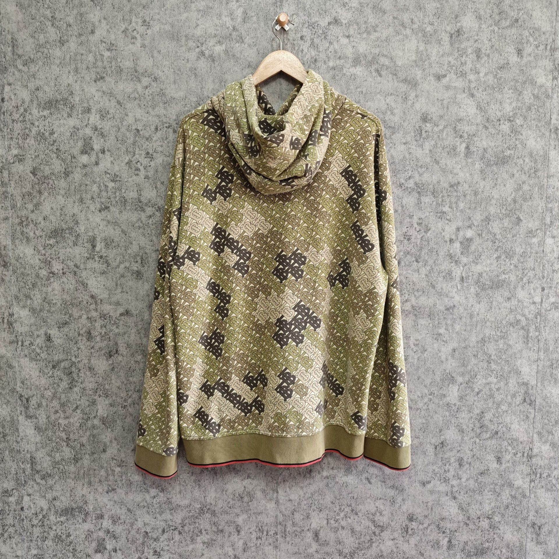 Burberry Burberry Camo Hoodie xxl Men Size US XXL / EU 58 / 5 - 2 Thumbnail
