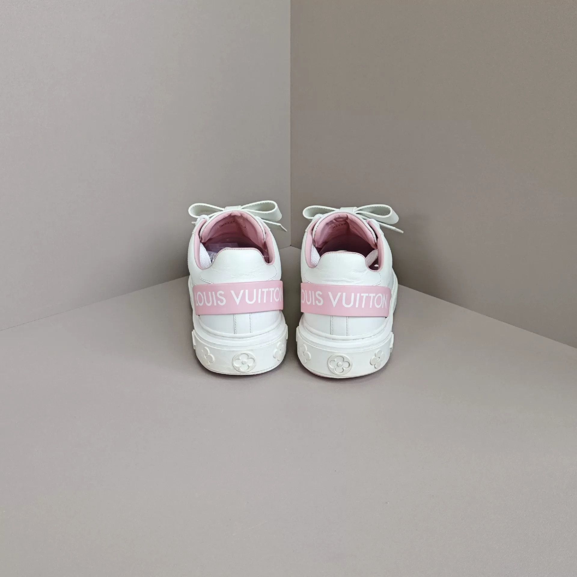 Louis Vuitton Louis Vuitton Lowtop Sneakers us_8 Women Size US 8 / IT 38 - 3 Thumbnail