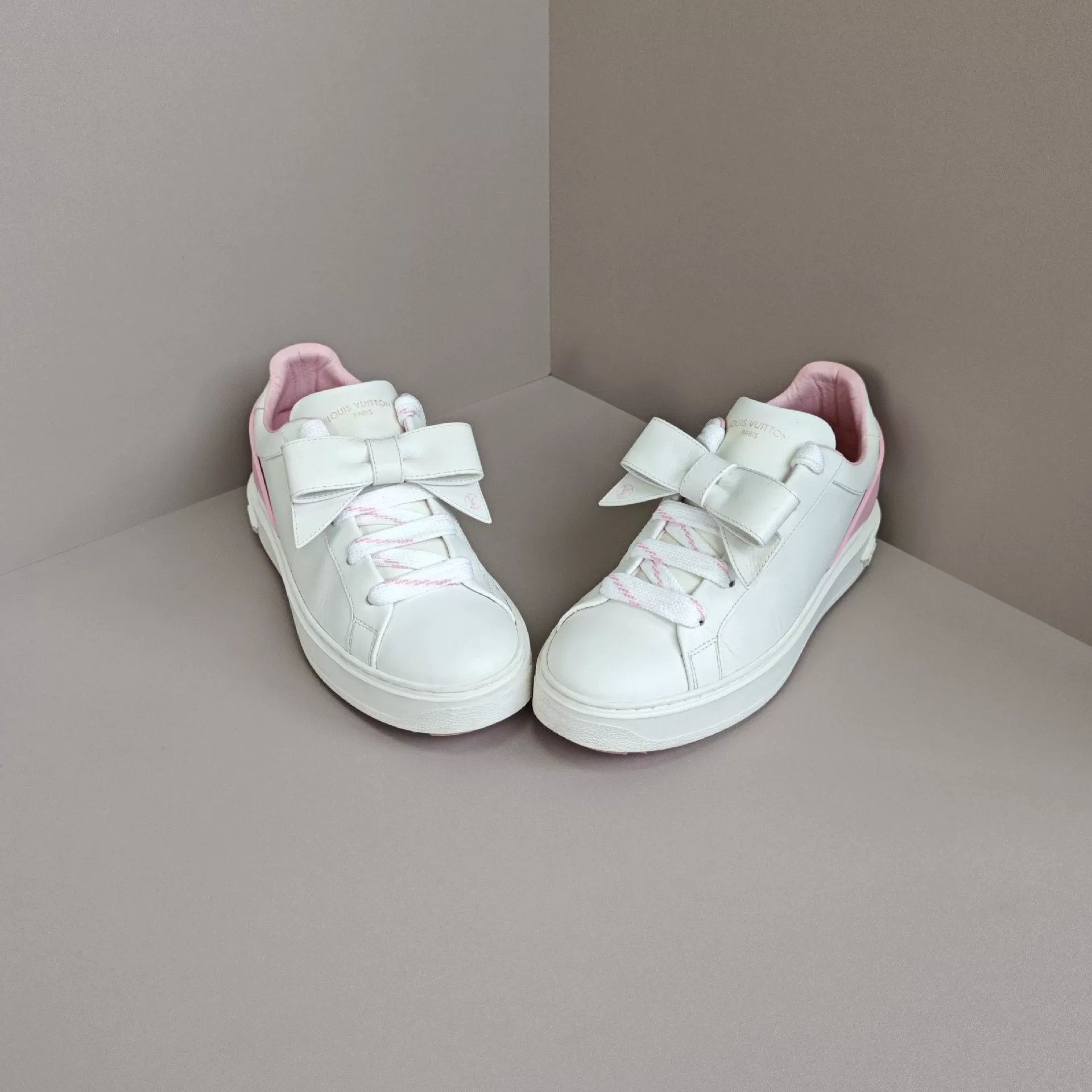 Louis Vuitton Louis Vuitton Lowtop Sneakers us_8 Women Size US 8 / IT 38 - 2 Thumbnail