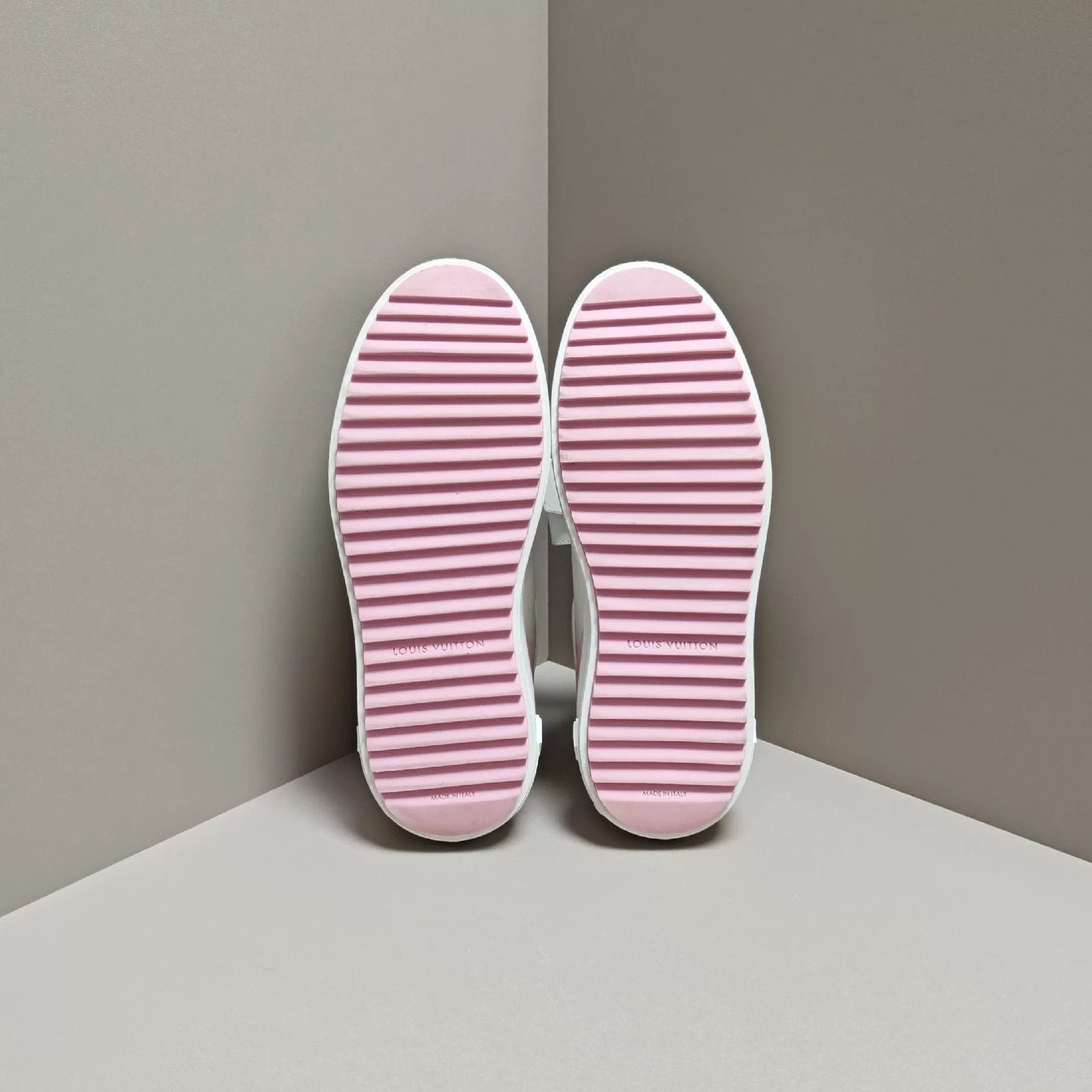 Louis Vuitton Louis Vuitton Pink Lowtop Sneakers us_5 Women Size US 5 / IT 35 - 5 Thumbnail