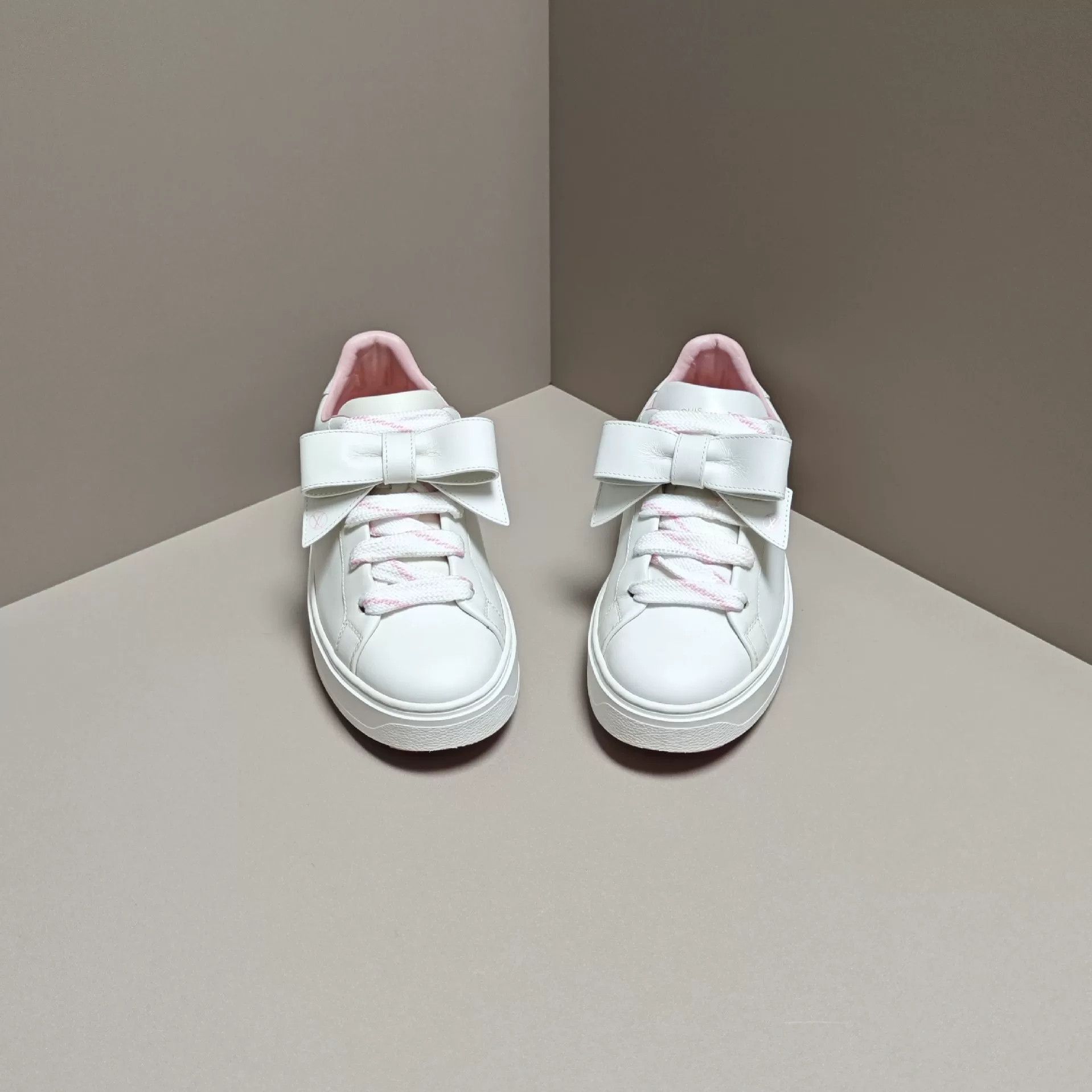 Louis Vuitton Louis Vuitton Pink Lowtop Sneakers us_5 Women Size US 5 / IT 35 - 2 Thumbnail