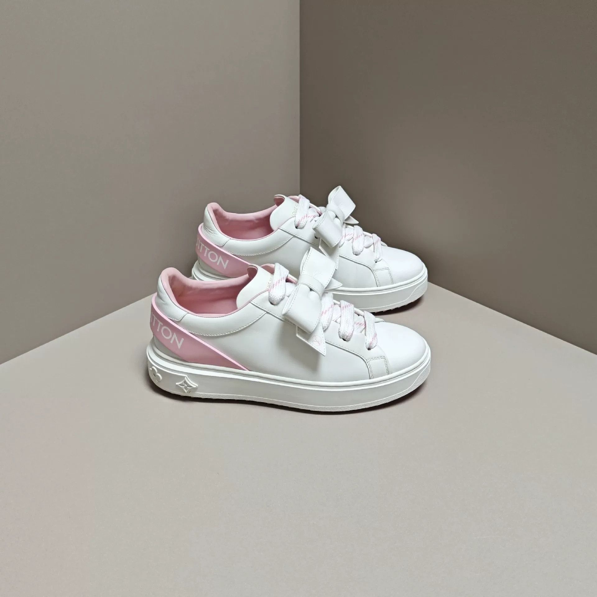 Louis Vuitton Louis Vuitton Pink Lowtop Sneakers us_5 Women Size US 5 / IT 35 - 4 Thumbnail