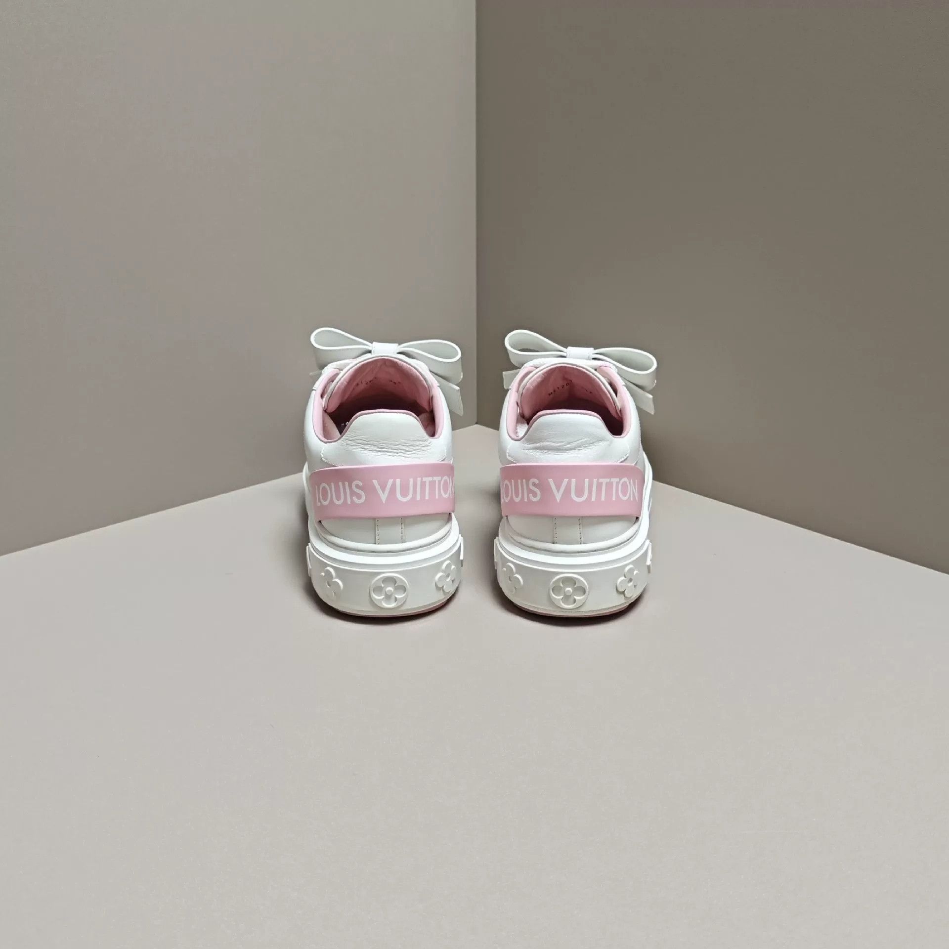 Louis Vuitton Louis Vuitton Pink Lowtop Sneakers us_5 Women Size US 5 / IT 35 - 3 Thumbnail