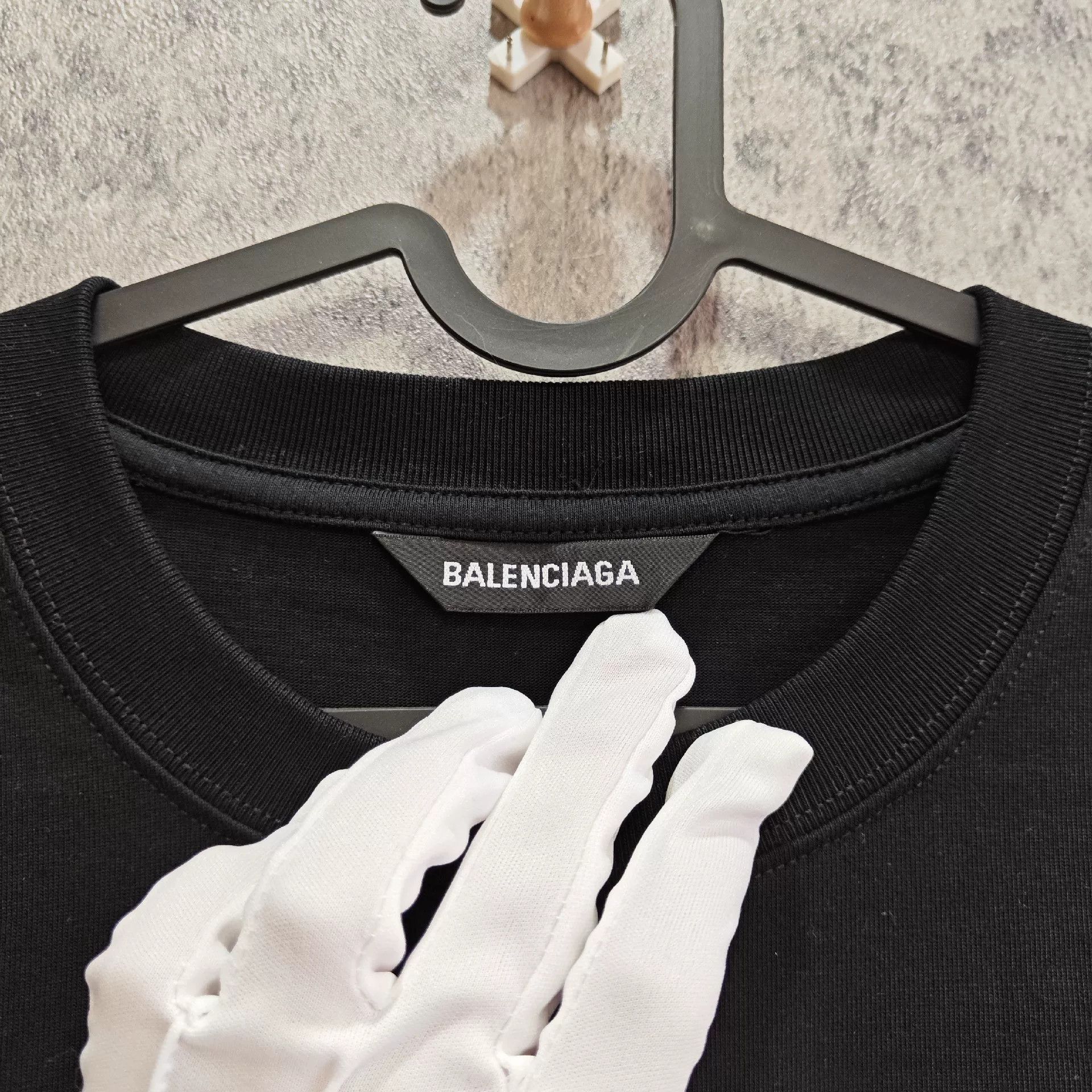 Balenciaga Balenciaga Embroidered T-Shirt s Men Size US S / EU 44-46 / 1 - 3 Thumbnail