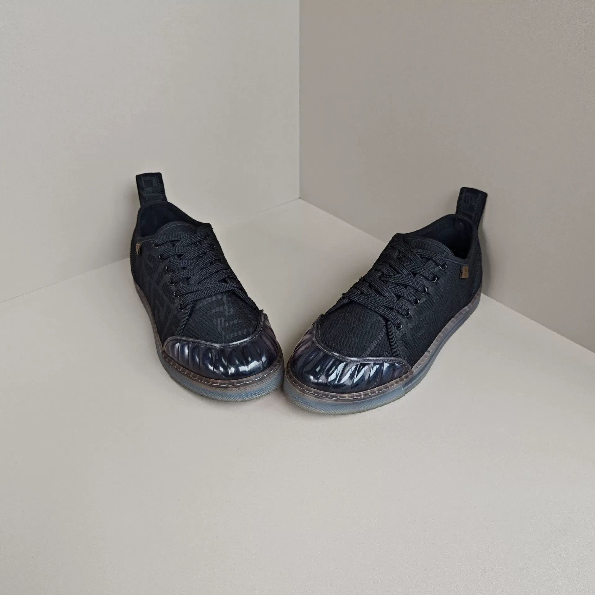 Fendi Fendi Lowtop Sneakers us_7 Women Size US 7 / IT 37 - 2 Thumbnail