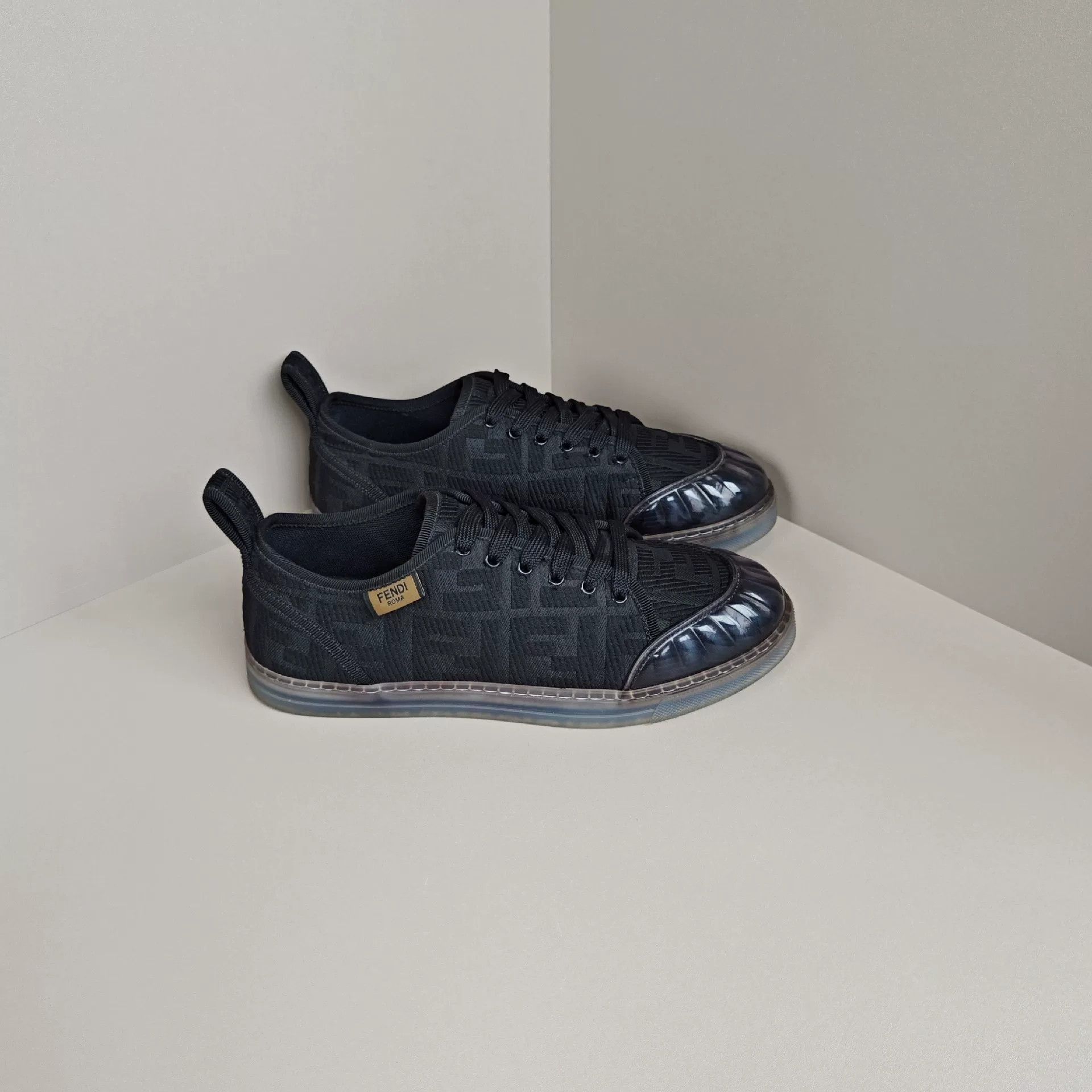 Fendi Fendi Lowtop Sneakers us_7 Women Size US 7 / IT 37 - 4 Thumbnail