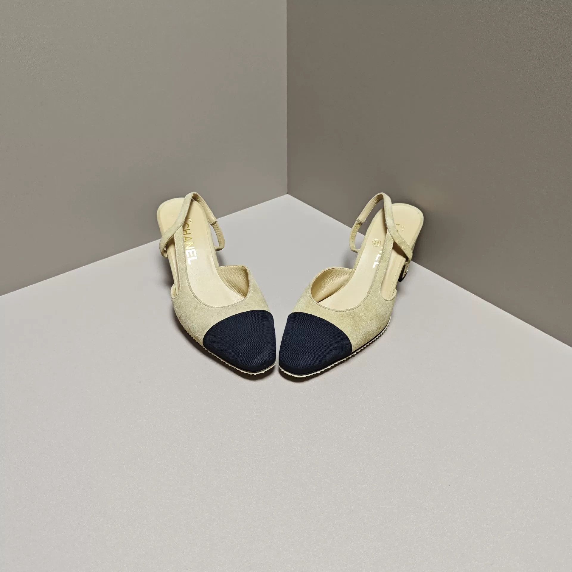 Chanel Chanel Gold Sandals us_7 Women Size US 7 / IT 37 - 2 Thumbnail