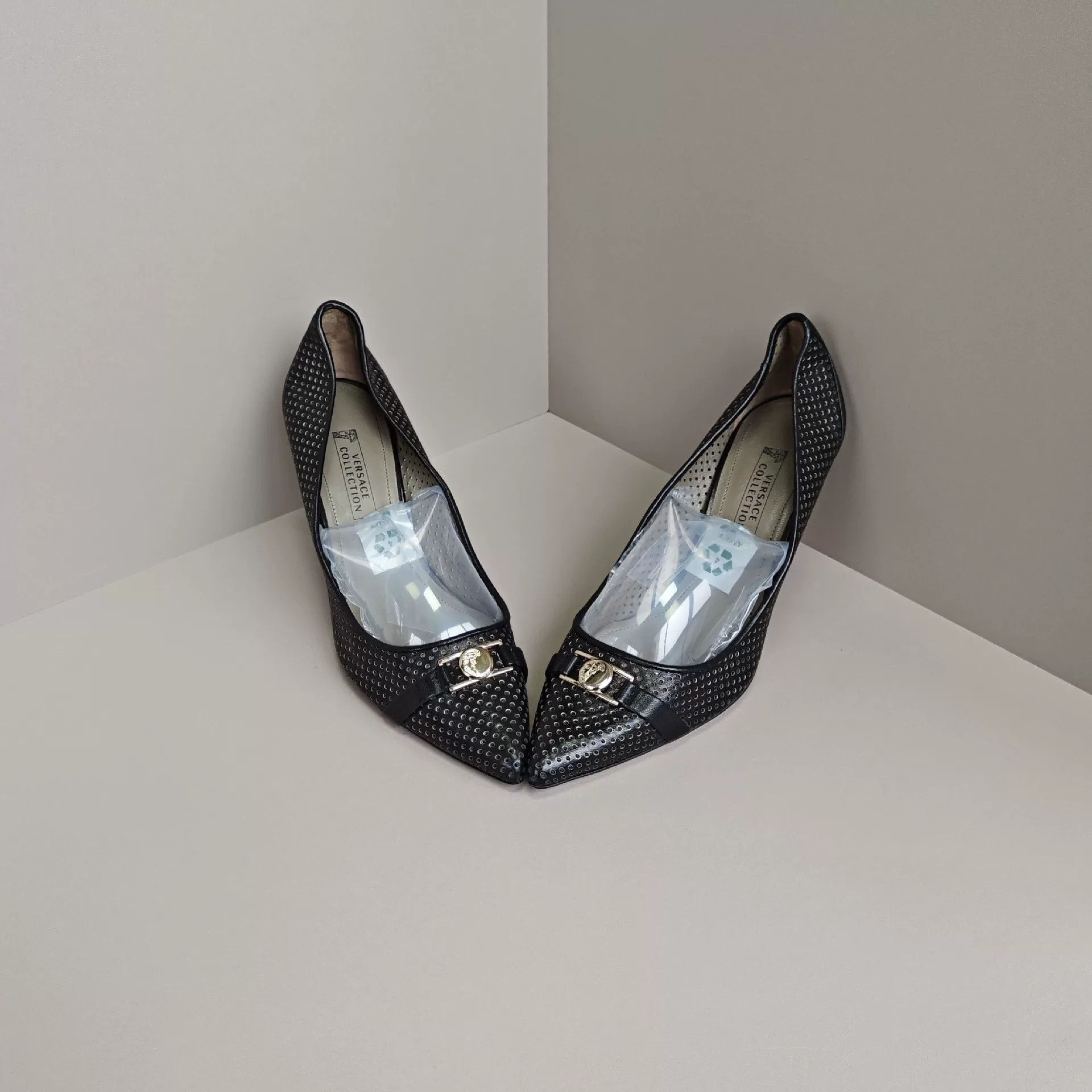 Versace Versace Gold Lowtop Sneakers us_10 Women Size US 10 / IT 40 - 2 Thumbnail