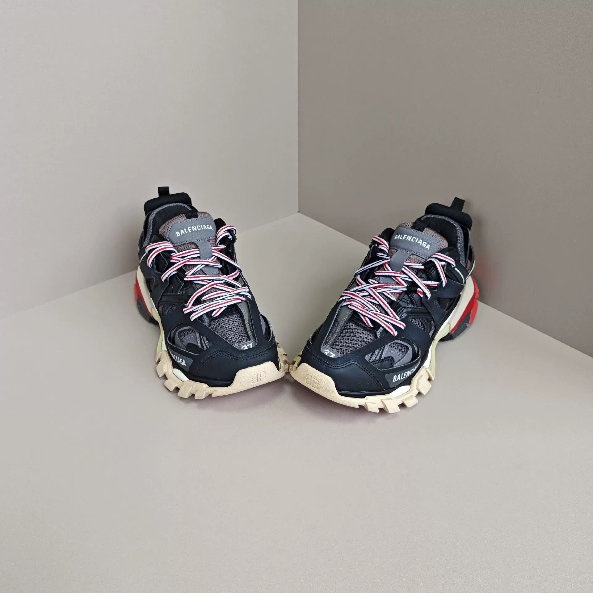 Balenciaga Balenciaga Lowtop Sneakers us_7 Women Size US 7 / IT 37 - 2 Thumbnail