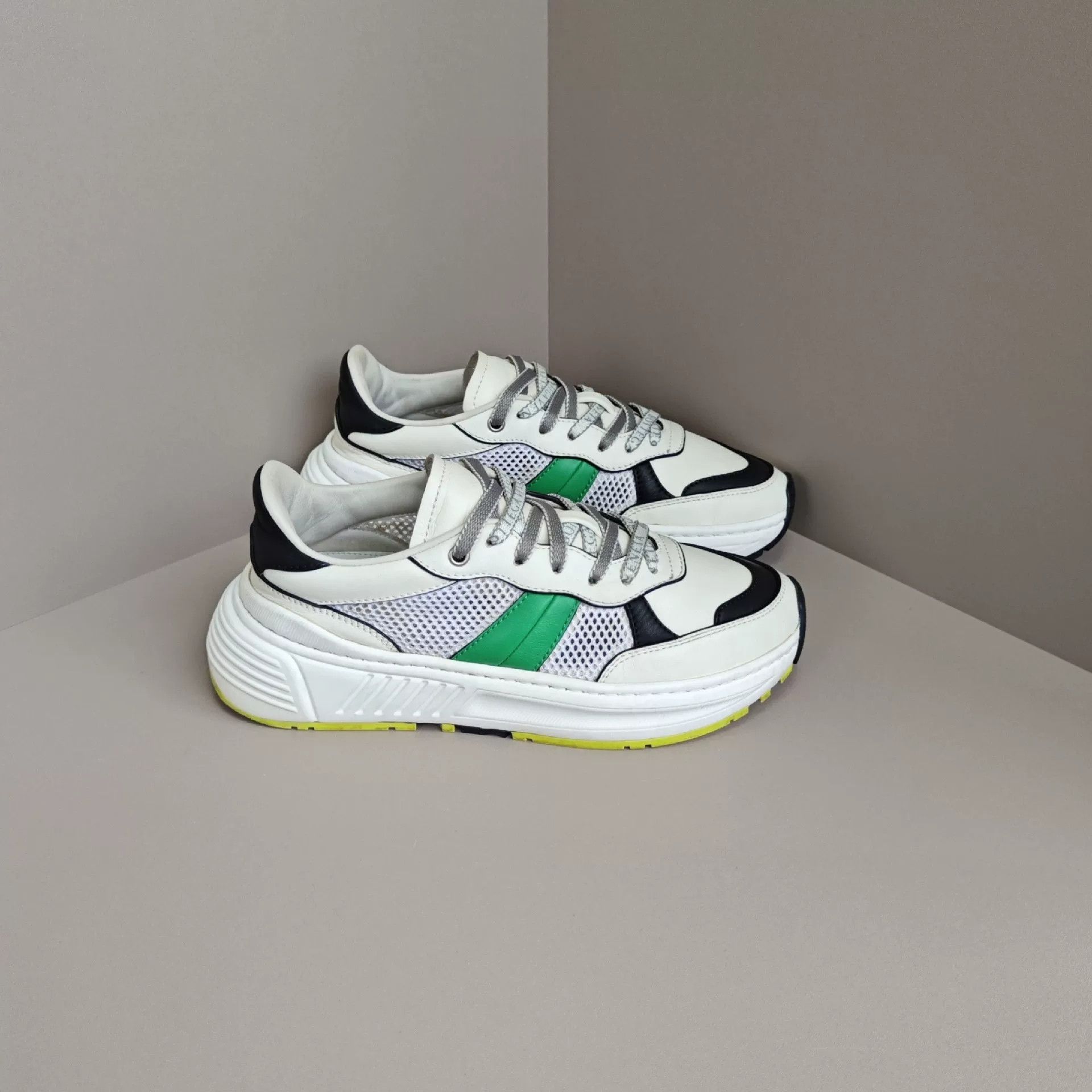 Bottega Veneta Bottega Veneta Casual Lowtop Sneakers us_8 Women Size US 8 / IT 38 - 4 Thumbnail