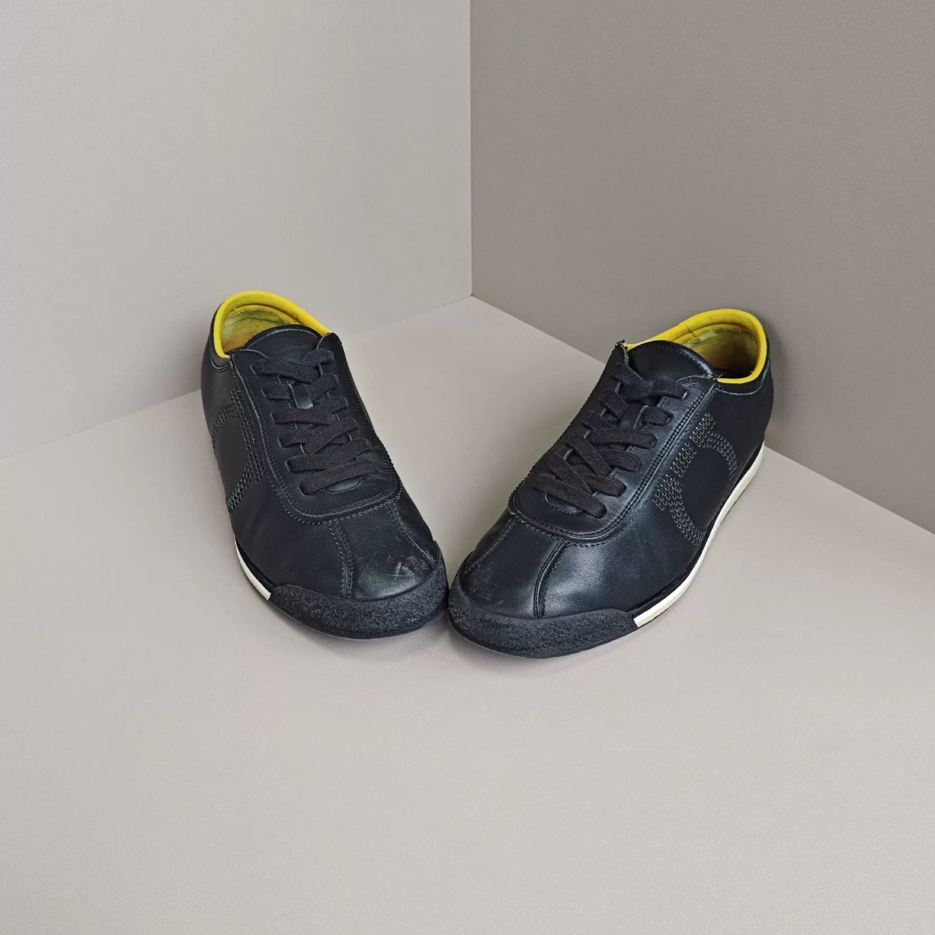 Salvatore Ferragamo Salvatore Ferragamo Casual Lowtop Sneakers us_11 Women Size US 11 / IT 41 - 2 Thumbnail
