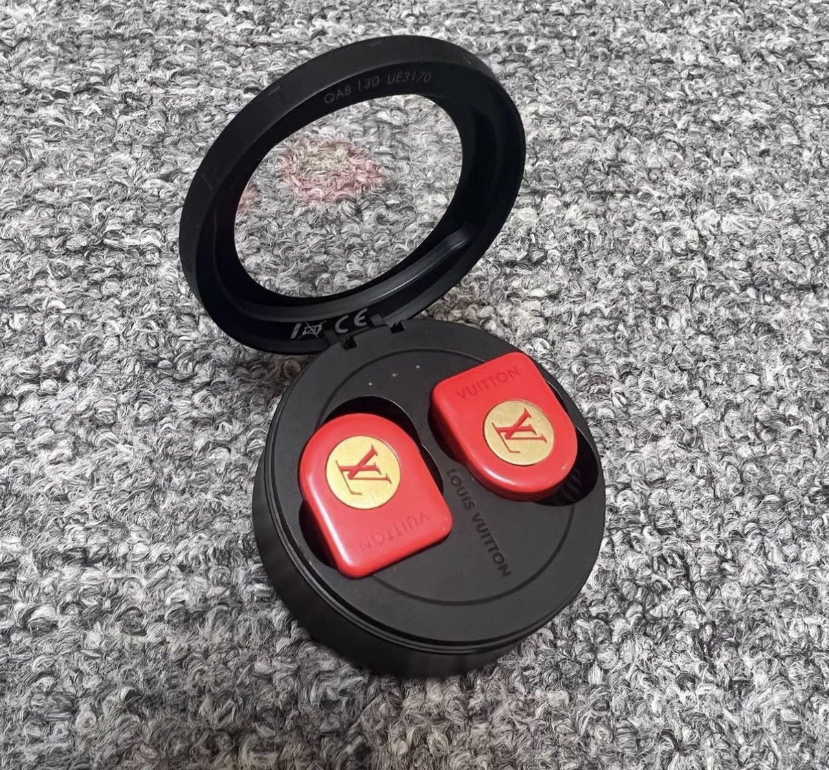 Louis Vuitton Red Earbuds with Protective Case Size ONE SIZE - 2 Thumbnail