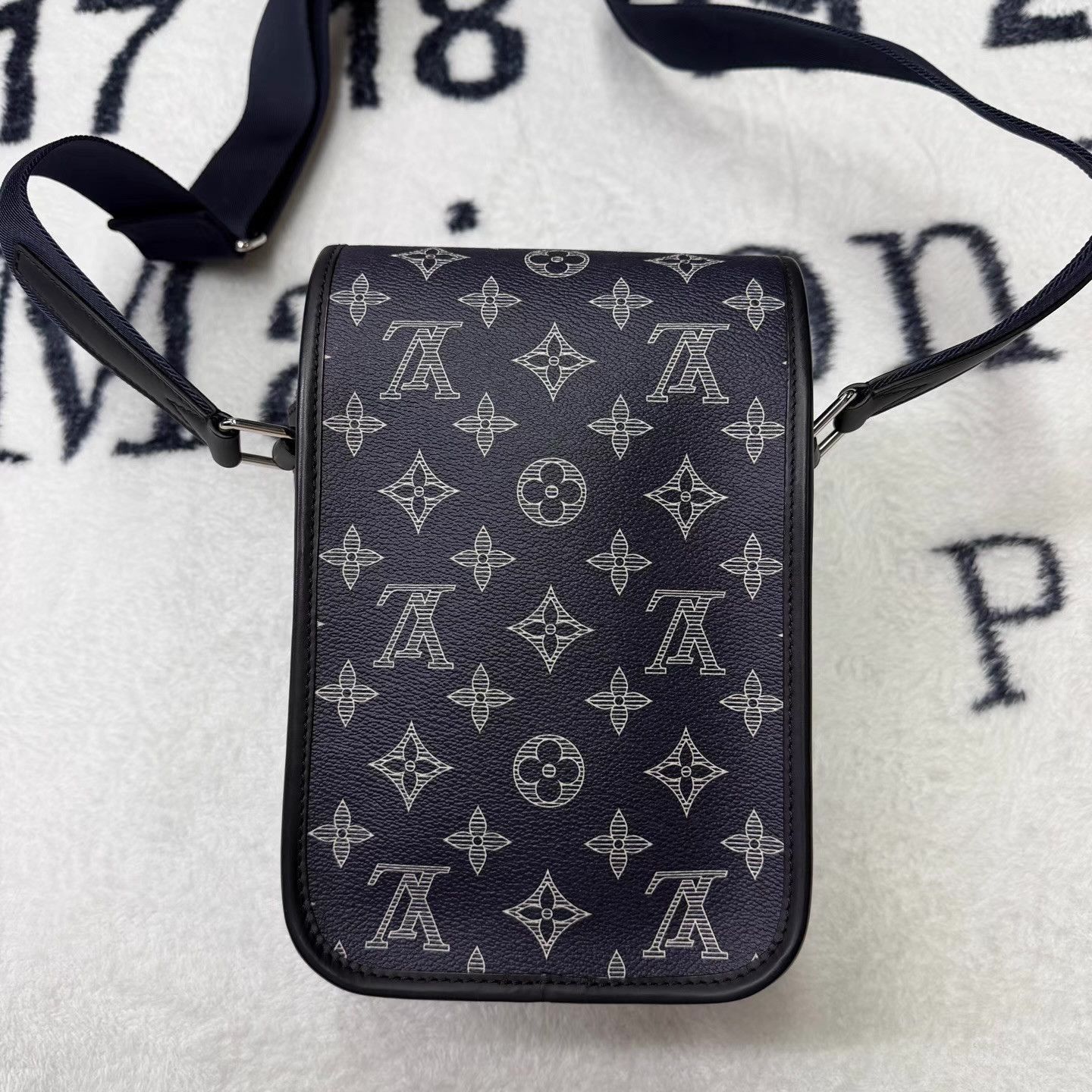 Louis Vuitton Multi-Print Elephant Crossbody Bag Size ONE SIZE - 2 Thumbnail