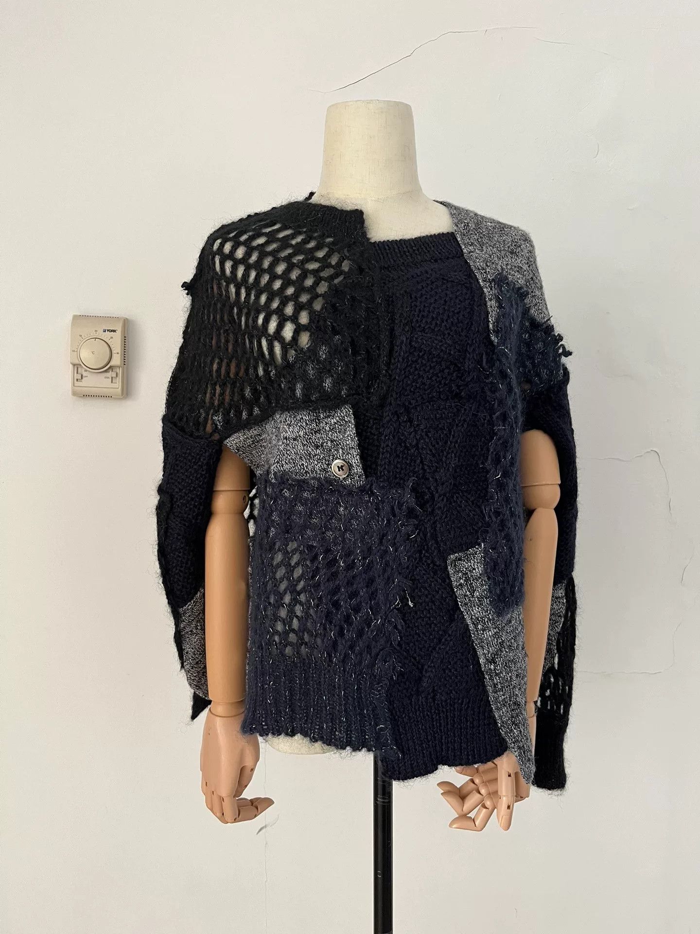 Junya Watanabe Junya Watanabe Patchwork Sweater Shawl Size M / US 6-8 / IT 42-44 - 2 Thumbnail