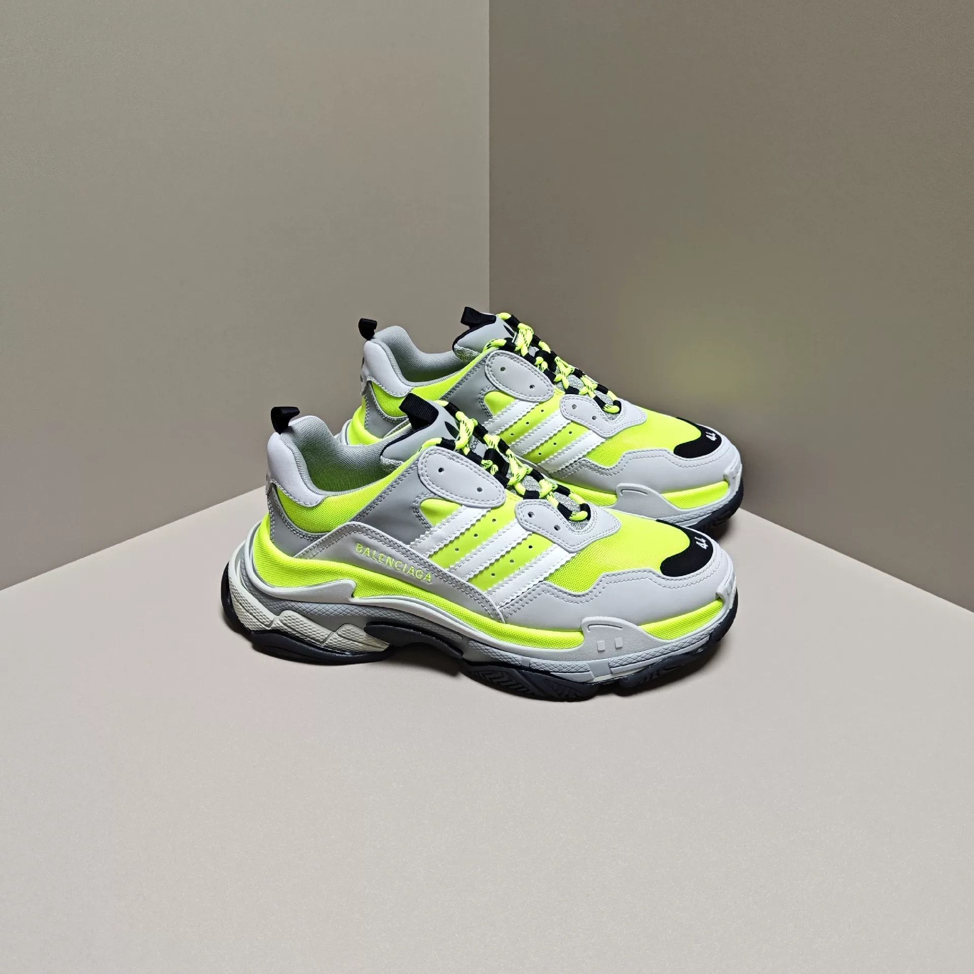 Balenciaga Balenciaga Collab Lowtop Sneakers 11 Men Size US 11 / EU 44 - 4 Thumbnail