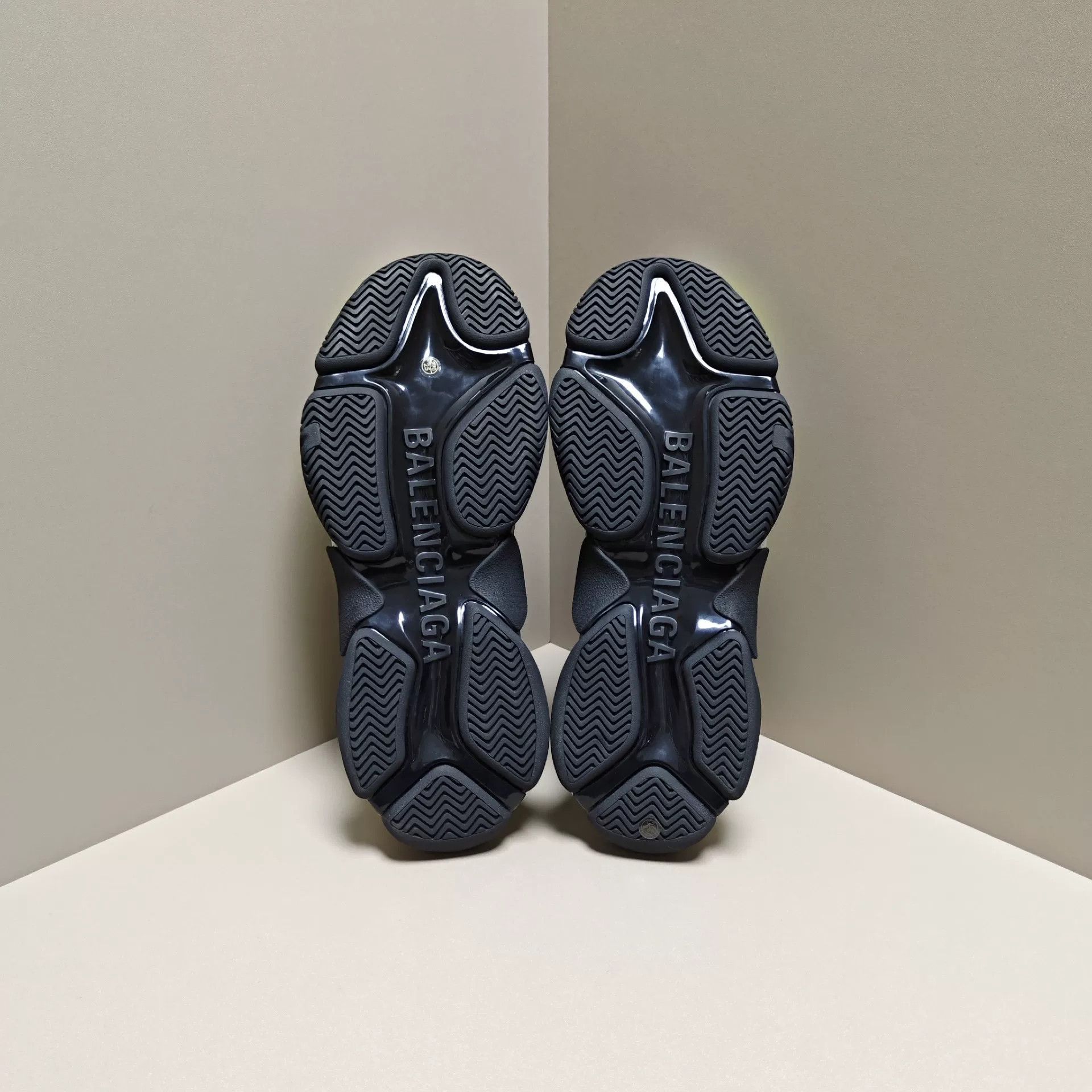 Balenciaga Balenciaga Collab Lowtop Sneakers 11 Men Size US 11 / EU 44 - 5 Thumbnail