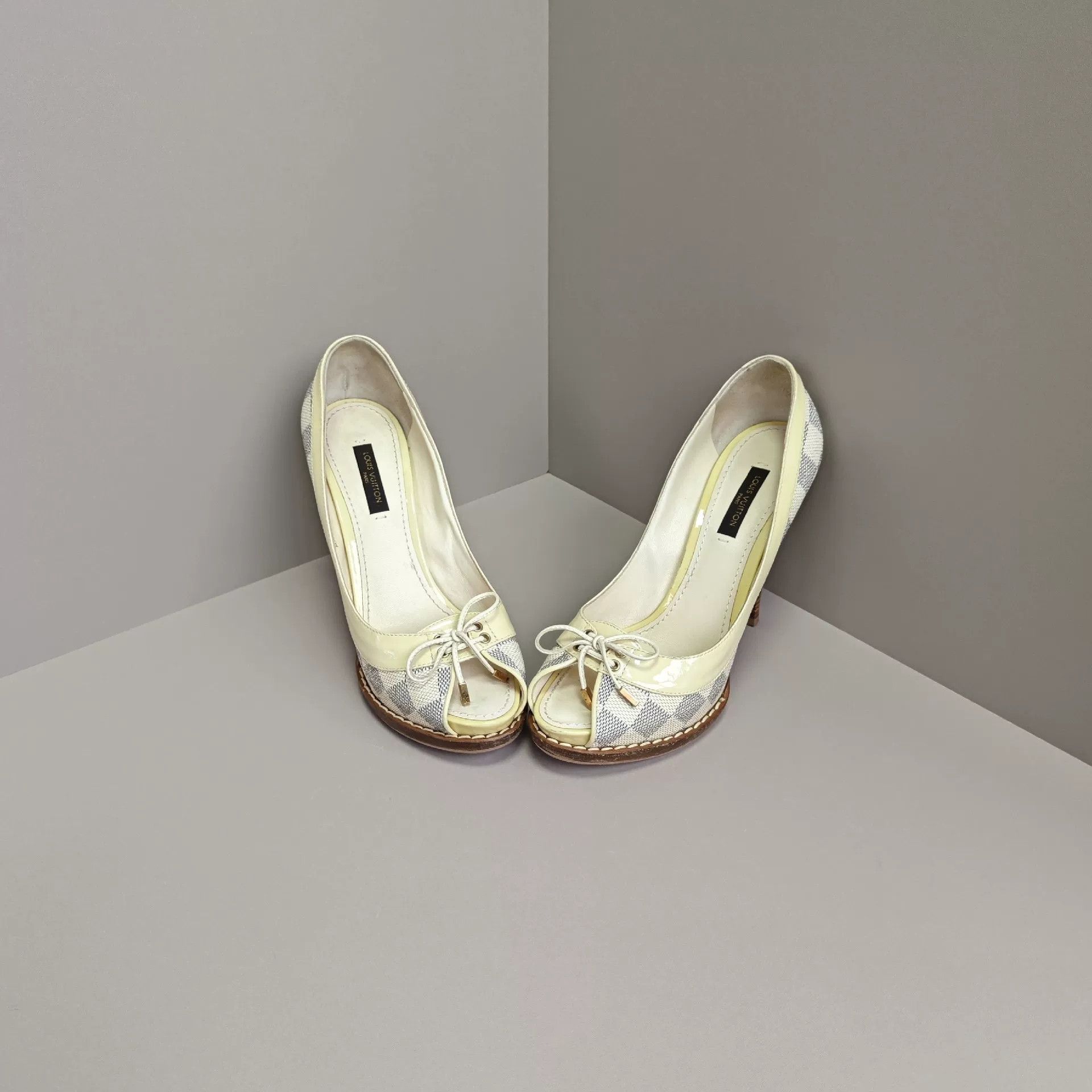 Louis Vuitton Louis Vuitton Checkered Lowtop Sneakers us_5 Women Size US 5 / IT 35 - 2 Thumbnail