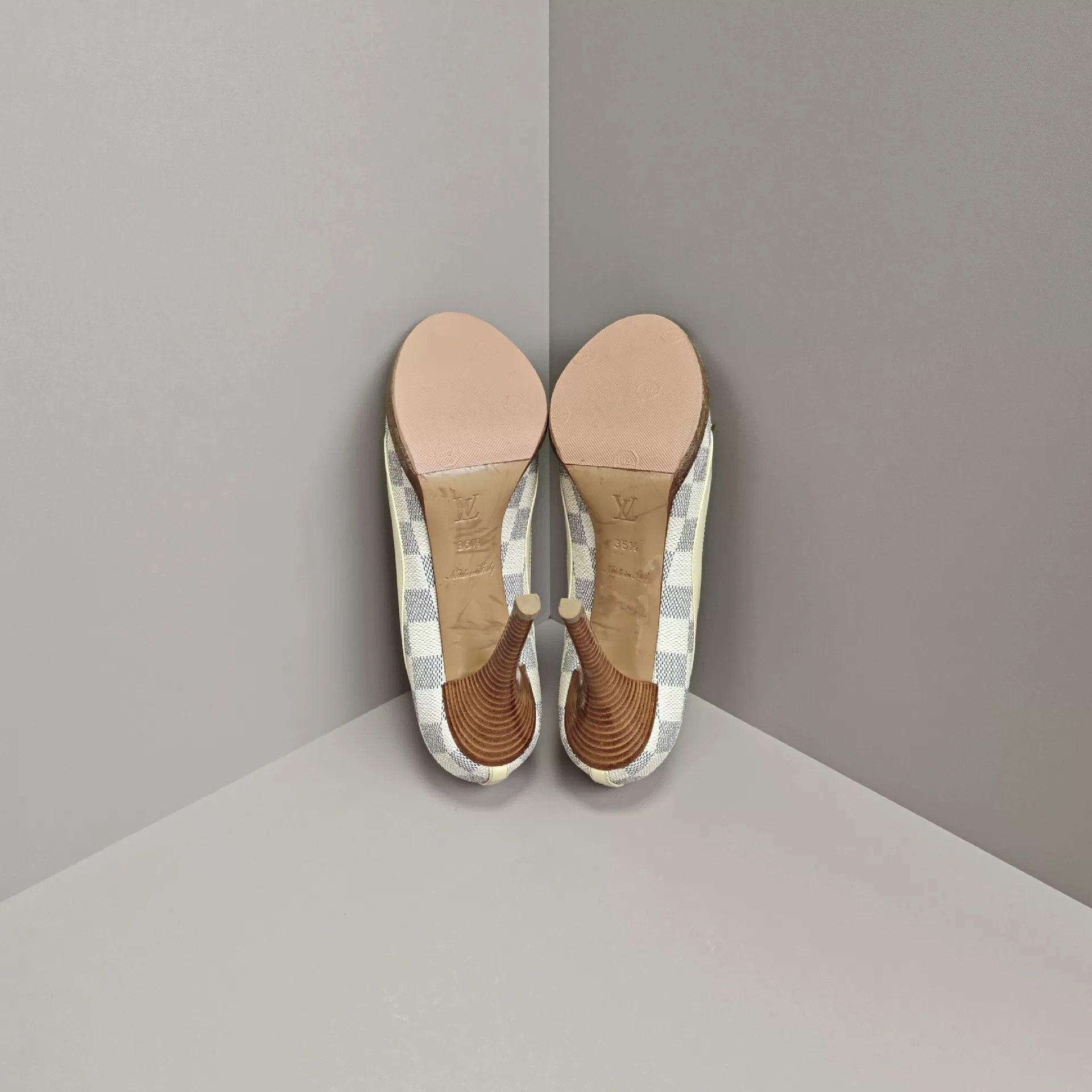Louis Vuitton Louis Vuitton Checkered Lowtop Sneakers us_5 Women Size US 5 / IT 35 - 5 Thumbnail