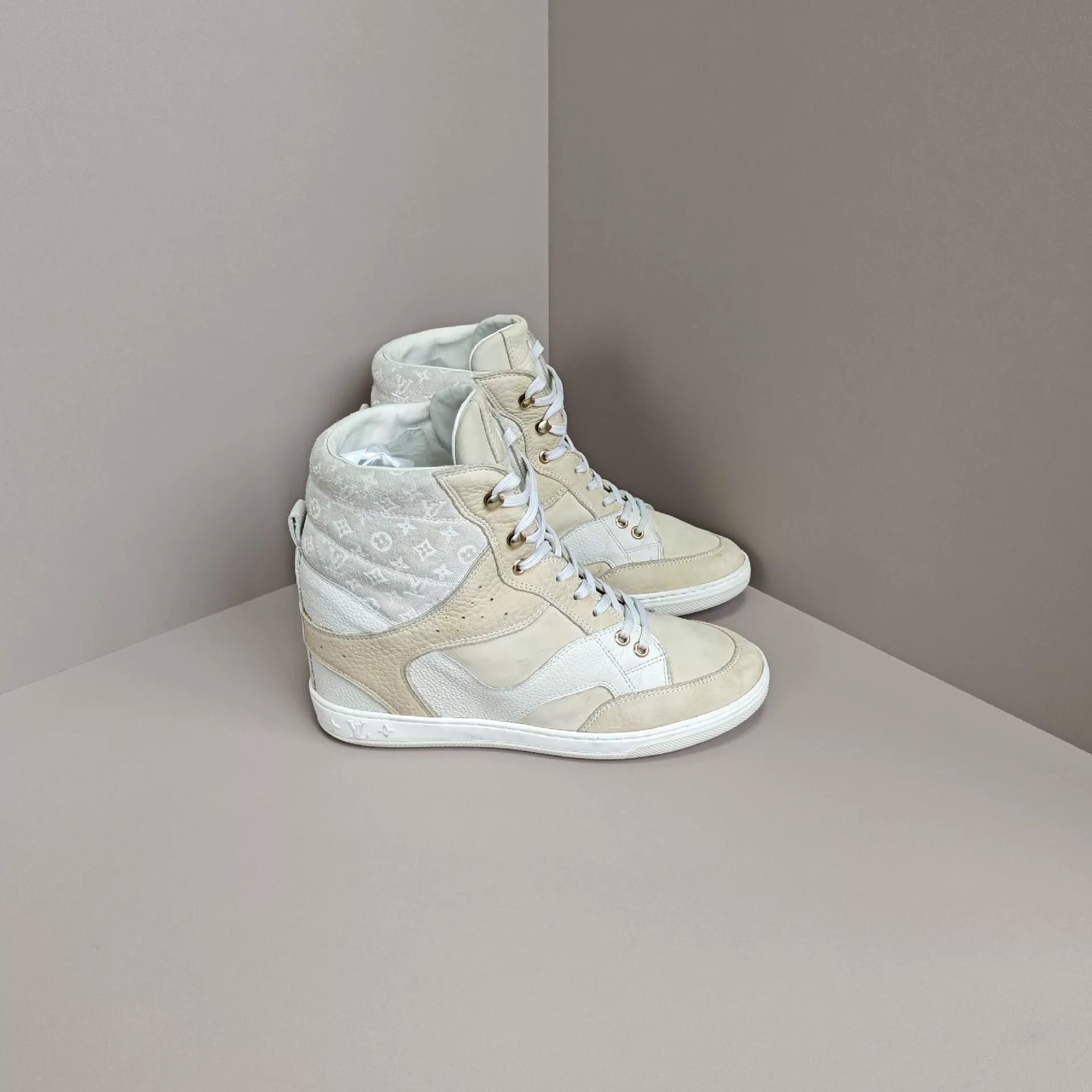 Louis Vuitton Louis Vuitton Casual Hitop Sneakers us_7 Women Size US 7 / IT 37 - 4 Thumbnail