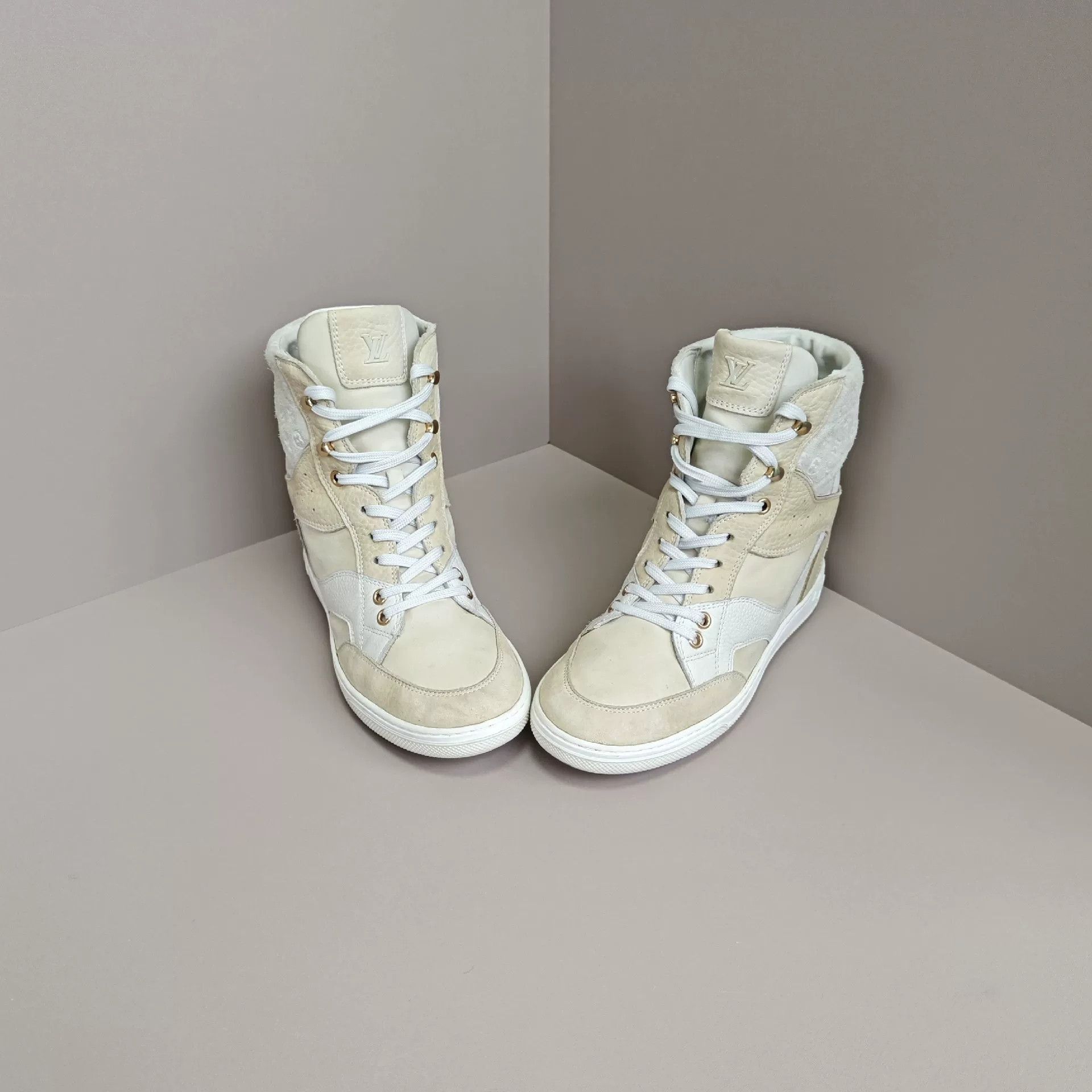 Louis Vuitton Louis Vuitton Casual Hitop Sneakers us_7 Women Size US 7 / IT 37 - 2 Thumbnail
