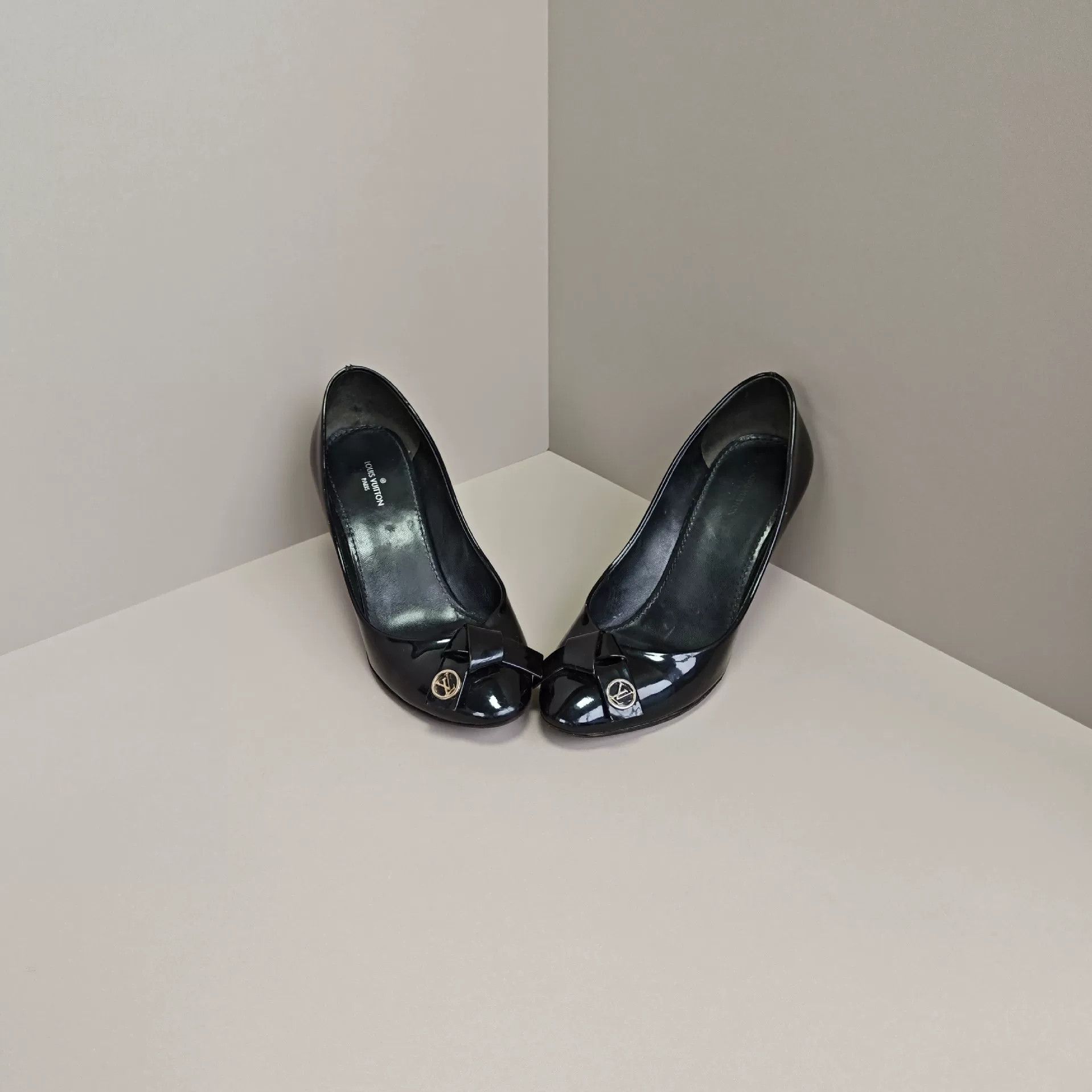 Louis Vuitton Louis Vuitton Lowtop Sneakers us_5 Women Size US 5 / IT 35 - 2 Thumbnail
