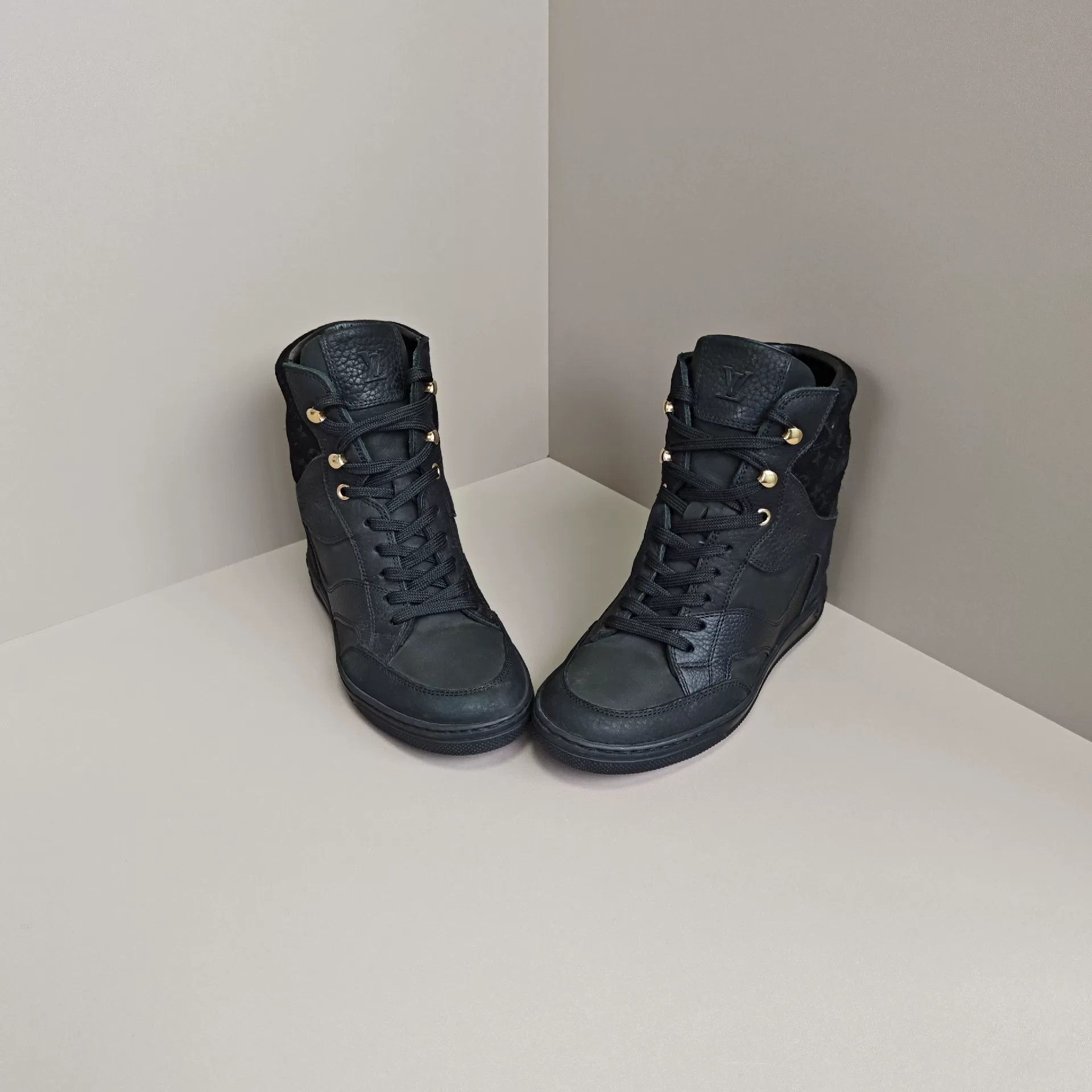 Louis Vuitton Louis Vuitton Casual Hitop Sneakers it_34-5 Women Size US 4.5 / IT 34.5 - 2 Thumbnail