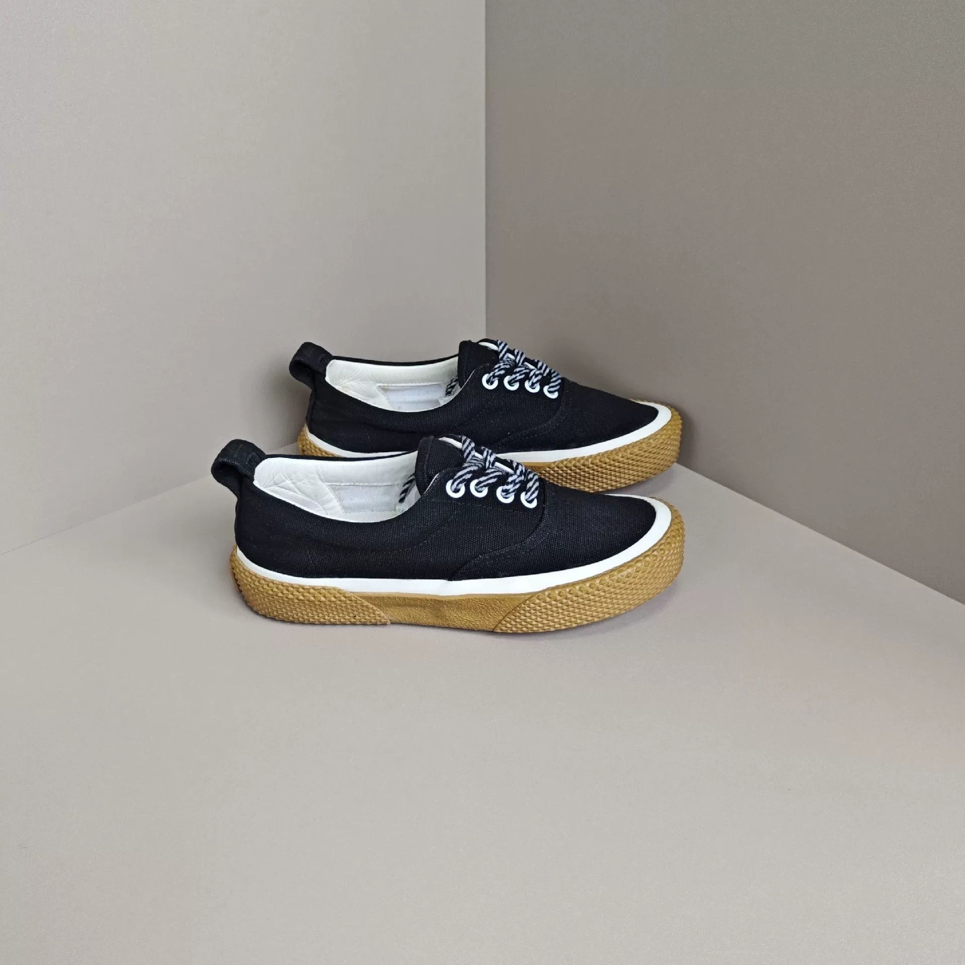 Celine Celine Casual Lowtop Sneakers us_5 Women Size US 5 / IT 35 - 4 Thumbnail