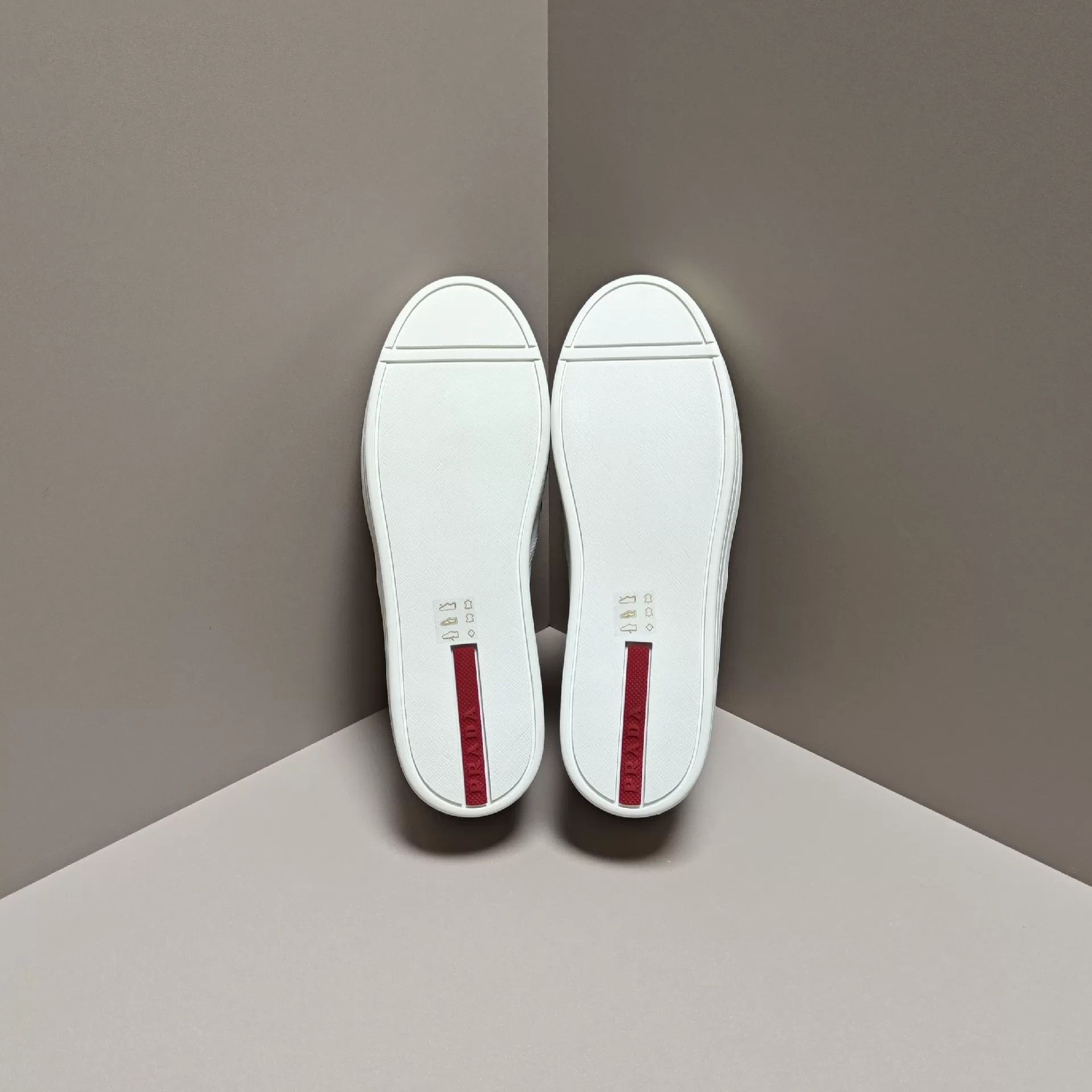 Prada Prada Lowtop Sneakers us_8 Women Size US 8 / IT 38 - 5 Thumbnail