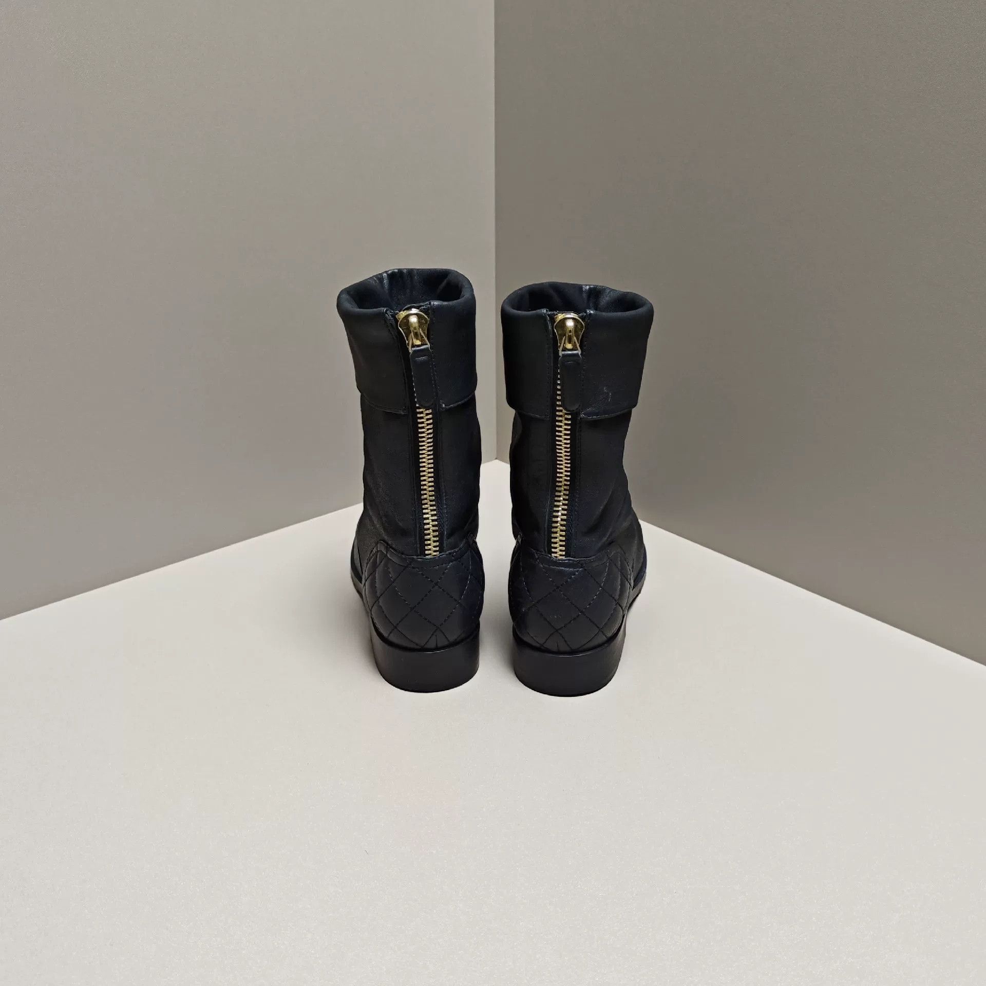 Chanel Chanel Plaid Boots us_5 Women Size US 5 / IT 35 - 3 Thumbnail