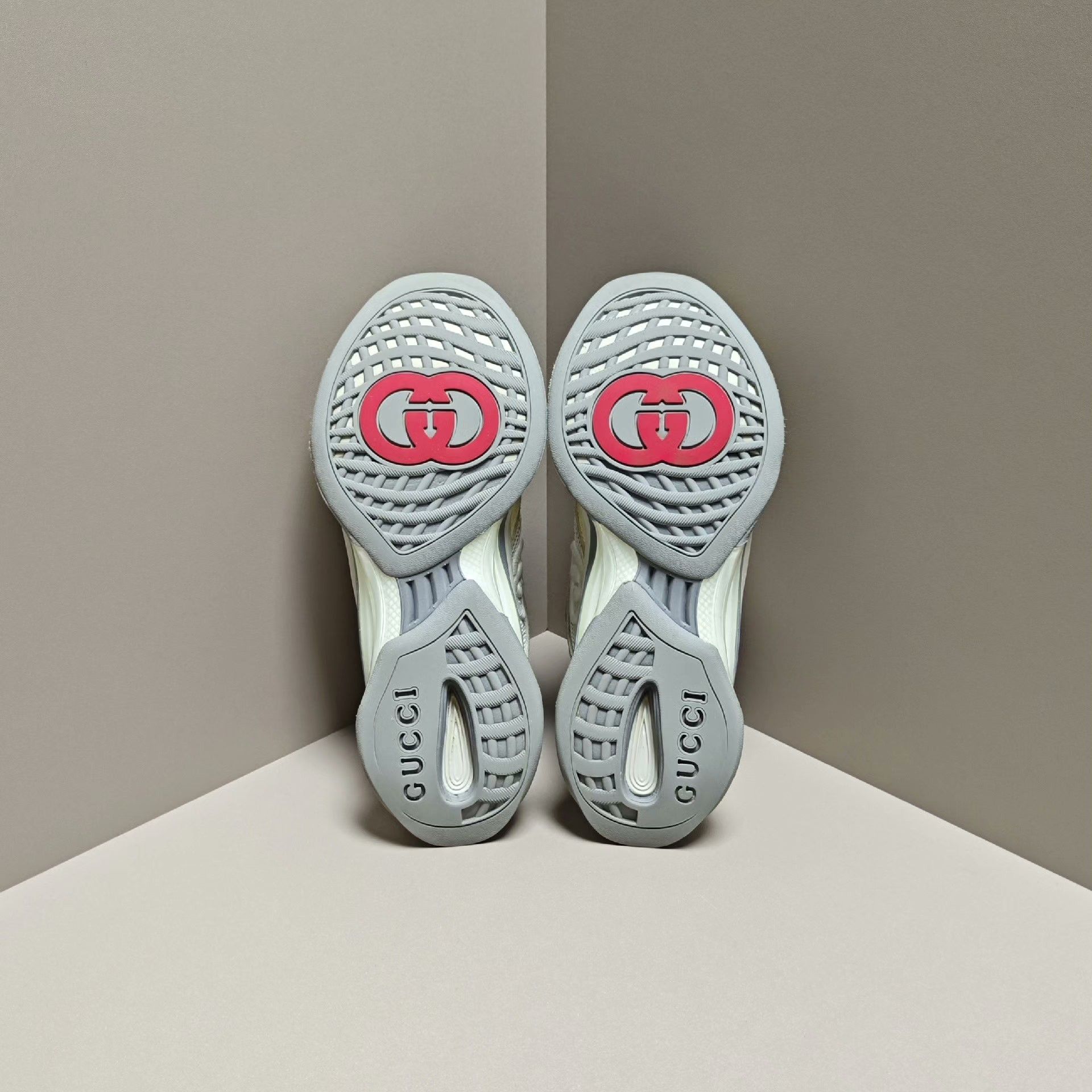 Gucci Gucci Casual Lowtop Sneakers us_8 Women Size US 8 / IT 38 - 5 Thumbnail