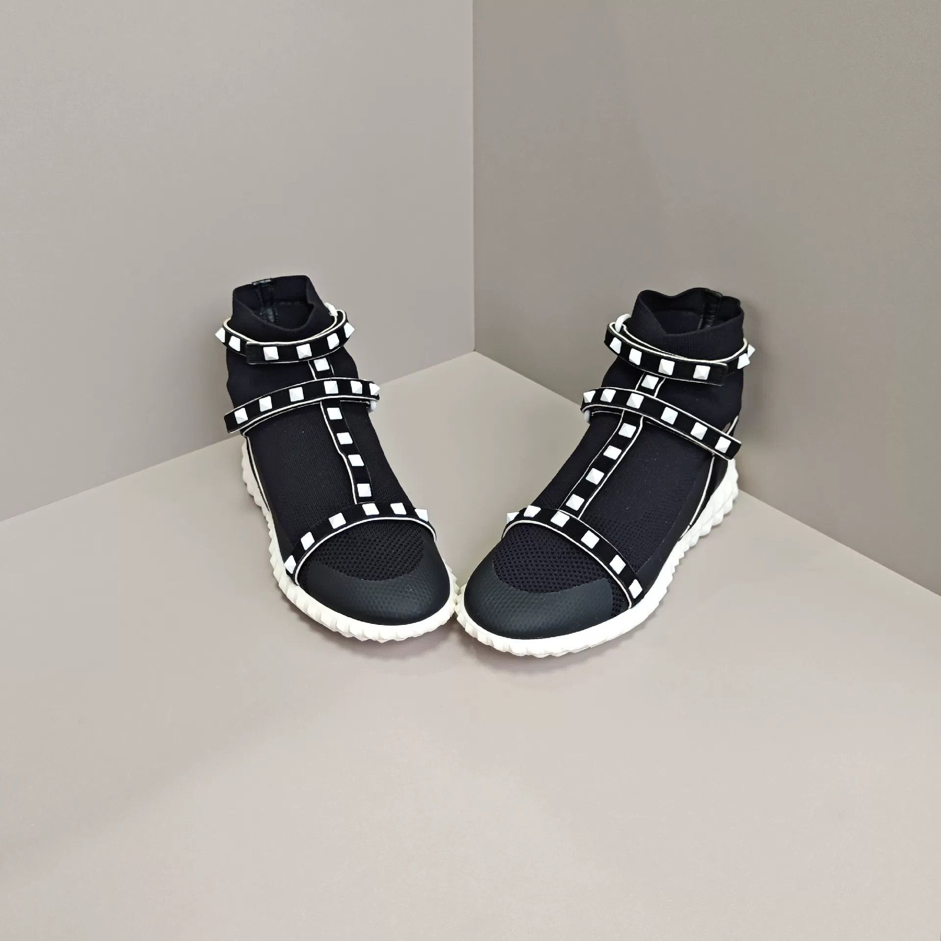 Valentino Valentino Casual Lowtop Sneakers us_7 Women Size US 7 / IT 37 - 2 Thumbnail