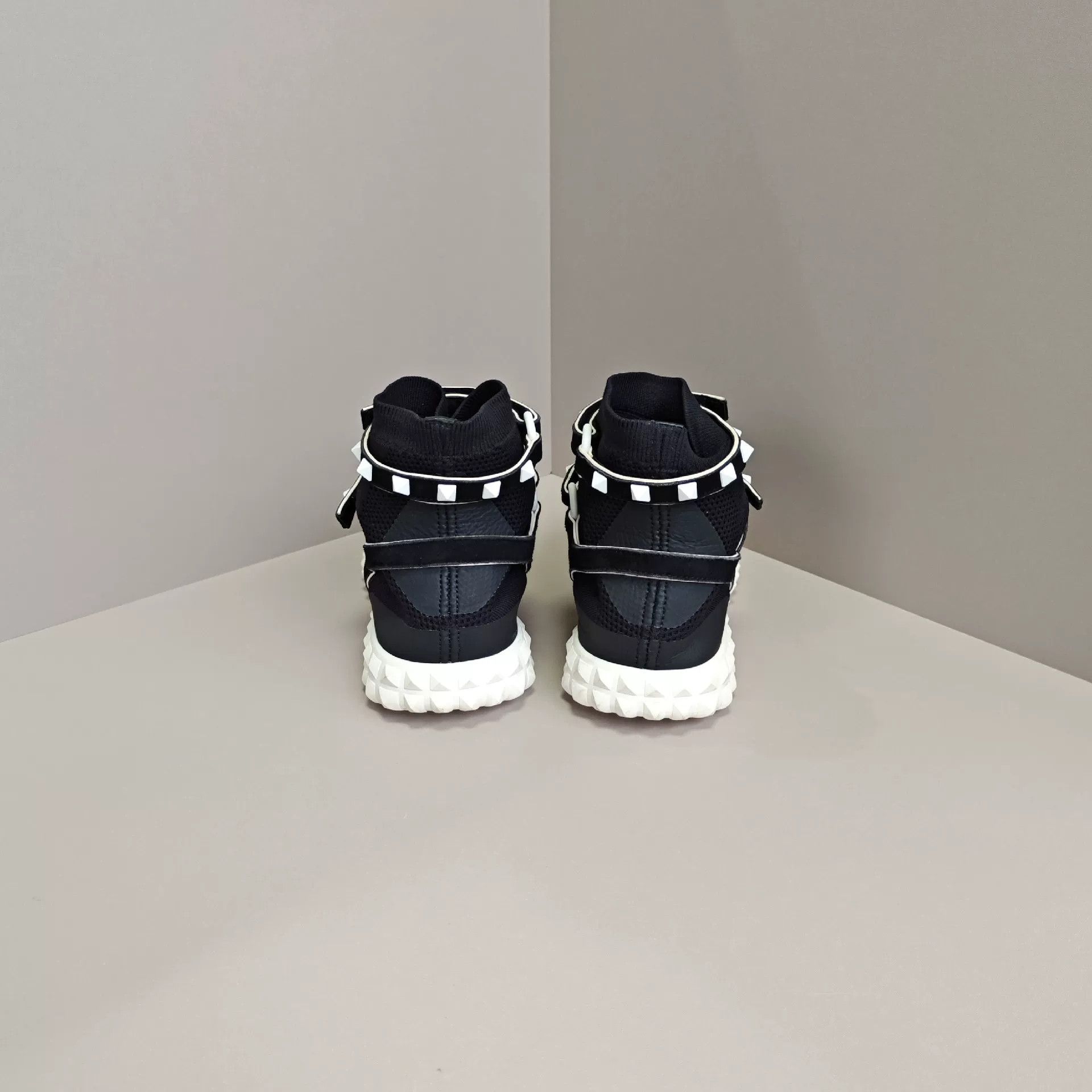 Valentino Valentino Casual Lowtop Sneakers us_7 Women Size US 7 / IT 37 - 3 Thumbnail