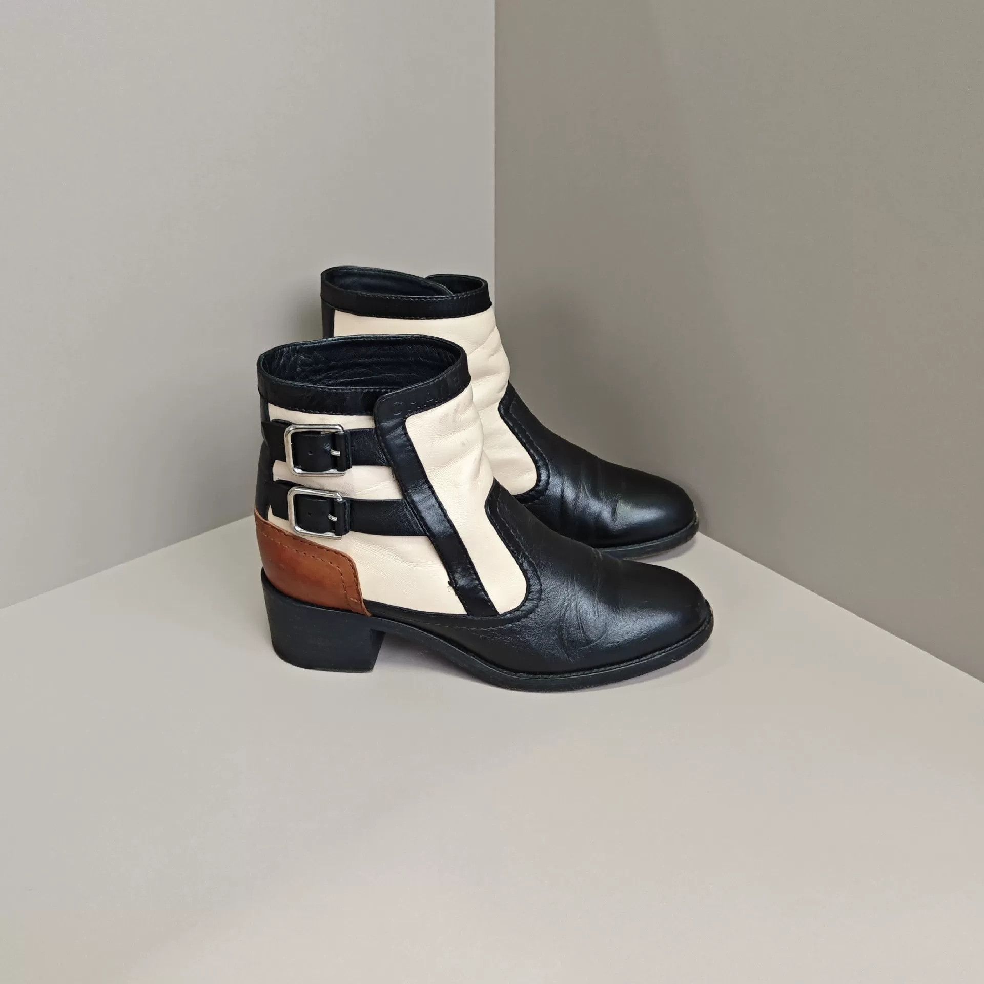 Chanel Chanel Boots us_7 Women Size US 7 / IT 37 - 4 Thumbnail