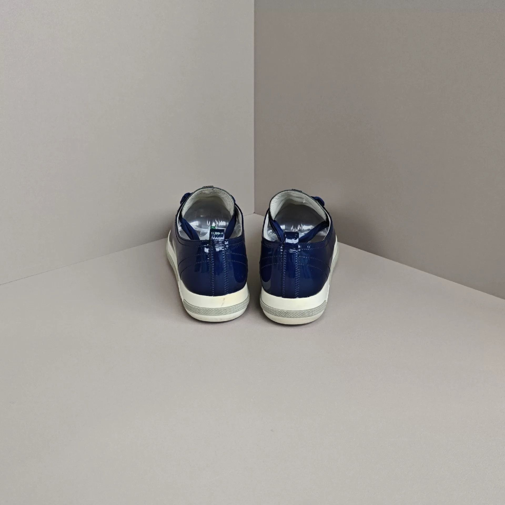 Prada Prada Casual Lowtop Sneakers us_6 Women Size US 6 / IT 36 - 3 Thumbnail