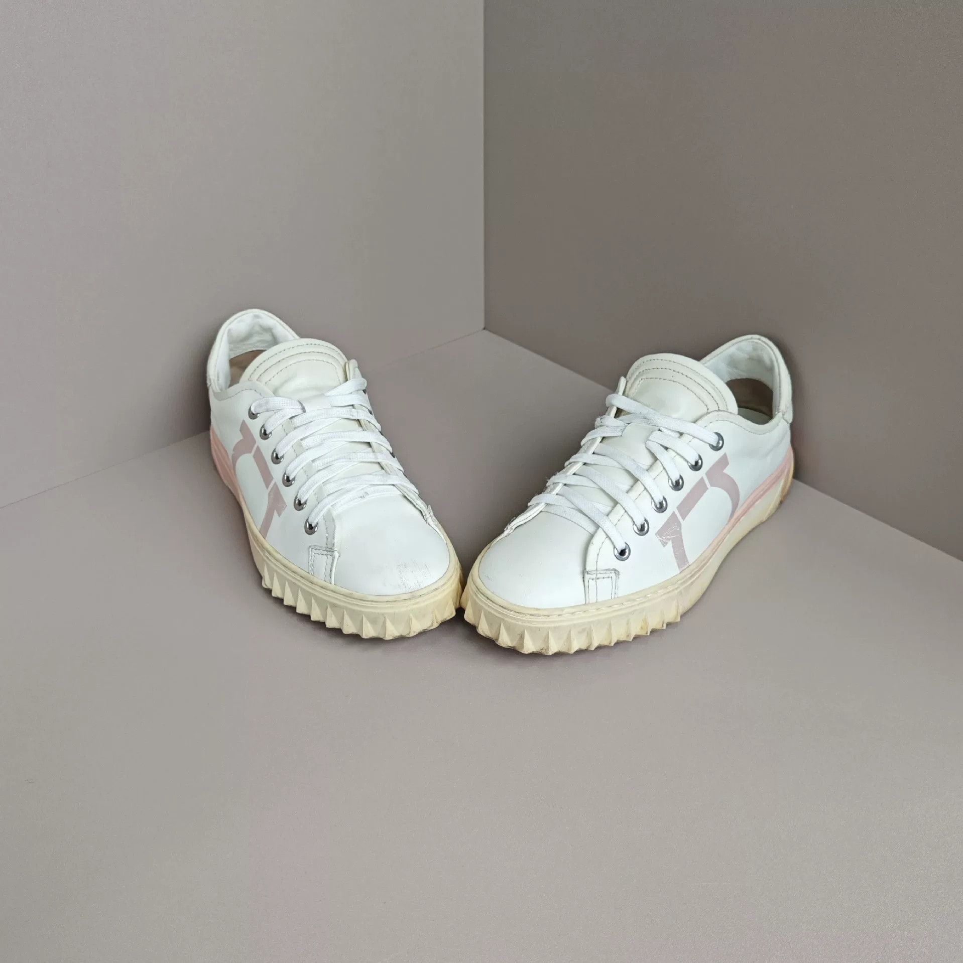 Salvatore Ferragamo Salvatore Ferragamo Lowtop Sneakers us_6 Women Size US 6 / IT 36 - 2 Thumbnail