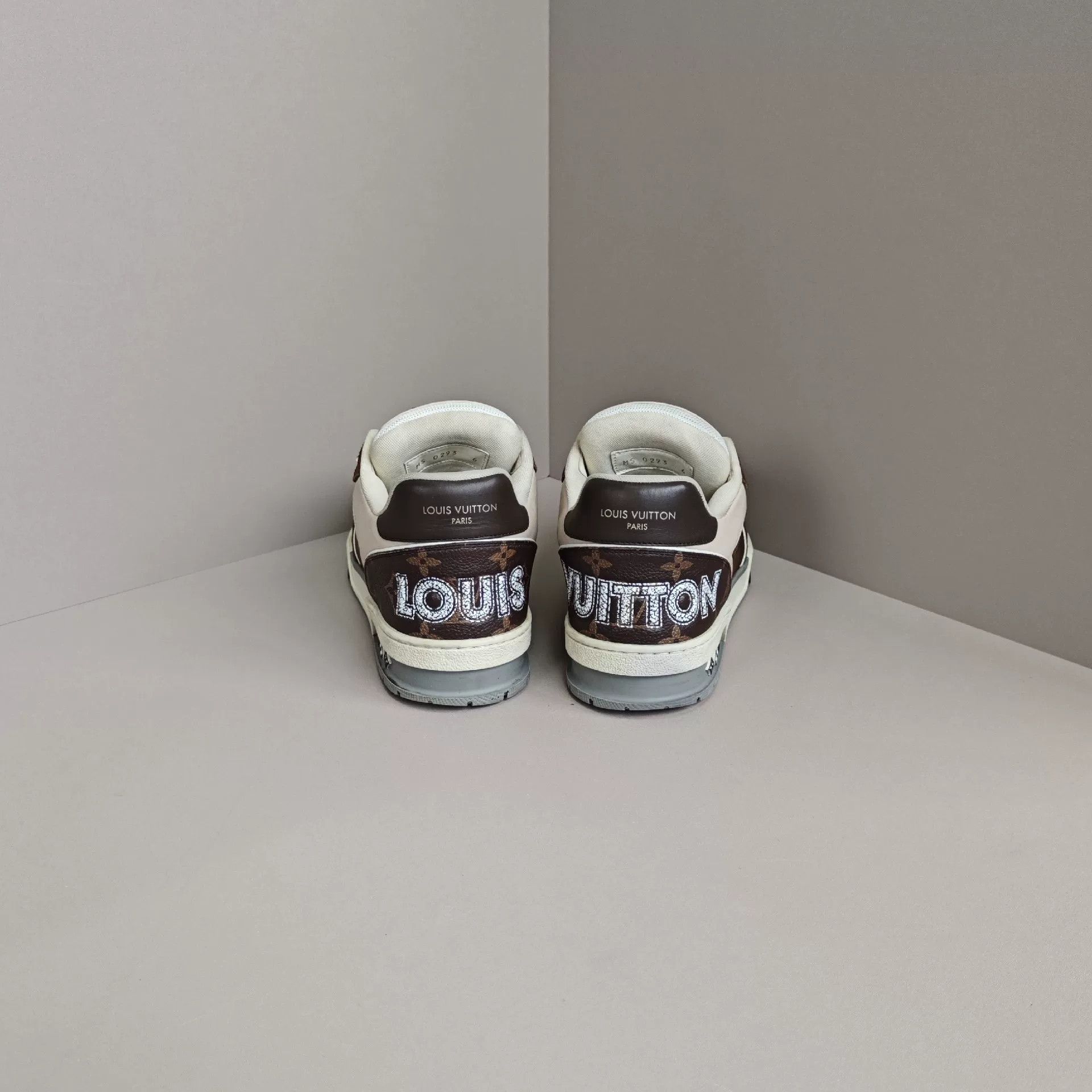 Louis Vuitton Louis Vuitton Training Gray Lowtop Sneakers 7 Men Size US 7 / EU 40 - 3 Thumbnail