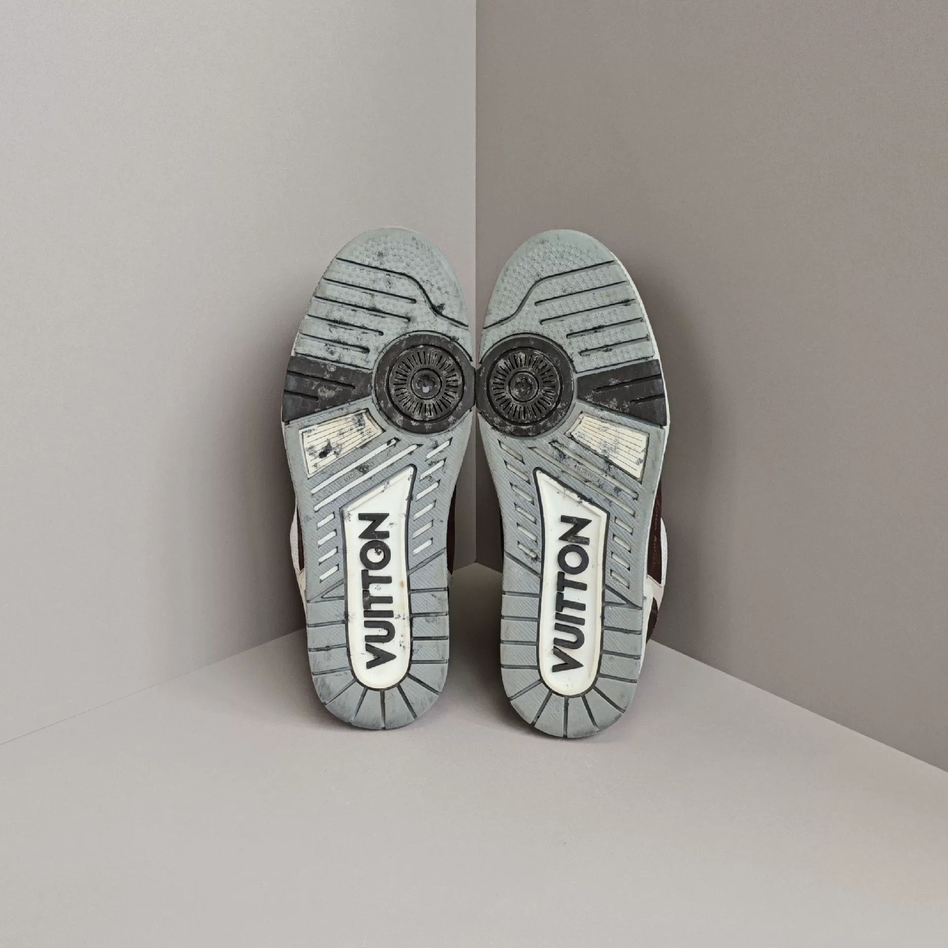 Louis Vuitton Louis Vuitton Training Gray Lowtop Sneakers 7 Men Size US 7 / EU 40 - 5 Thumbnail