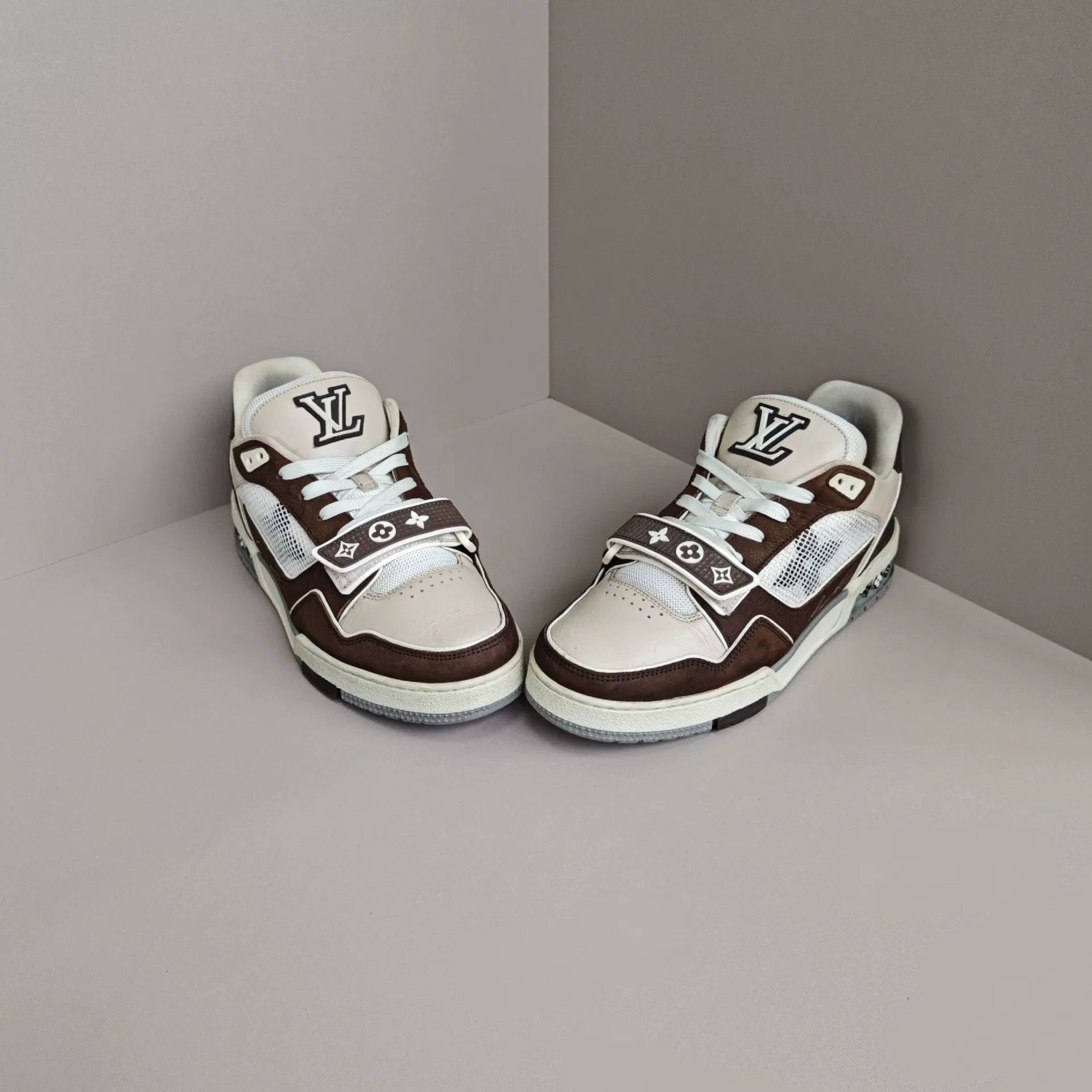 Louis Vuitton Louis Vuitton Training Gray Lowtop Sneakers 7 Men Size US 7 / EU 40 - 2 Thumbnail