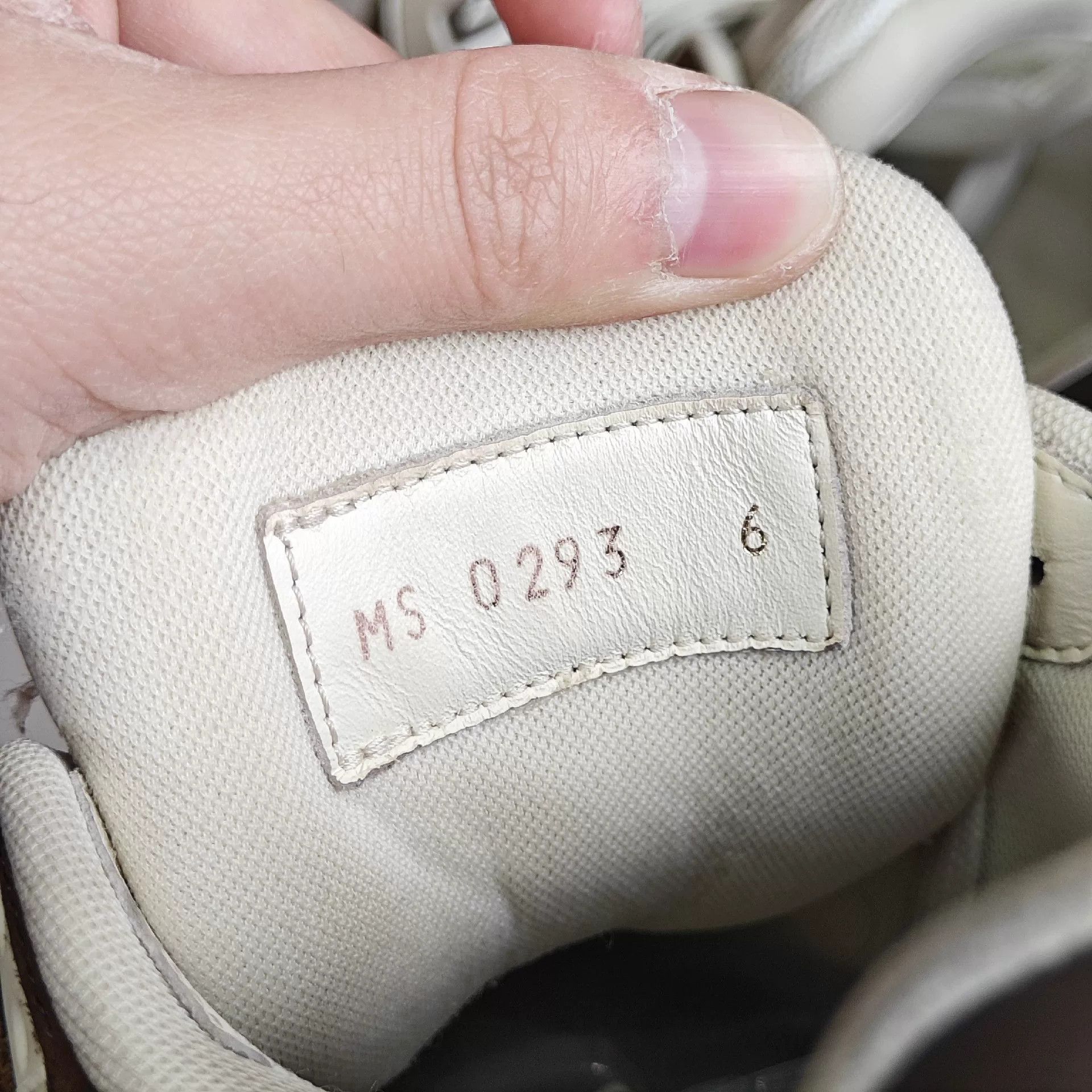 Louis Vuitton Louis Vuitton Training Gray Lowtop Sneakers 7 Men Size US 7 / EU 40 - 6 Thumbnail