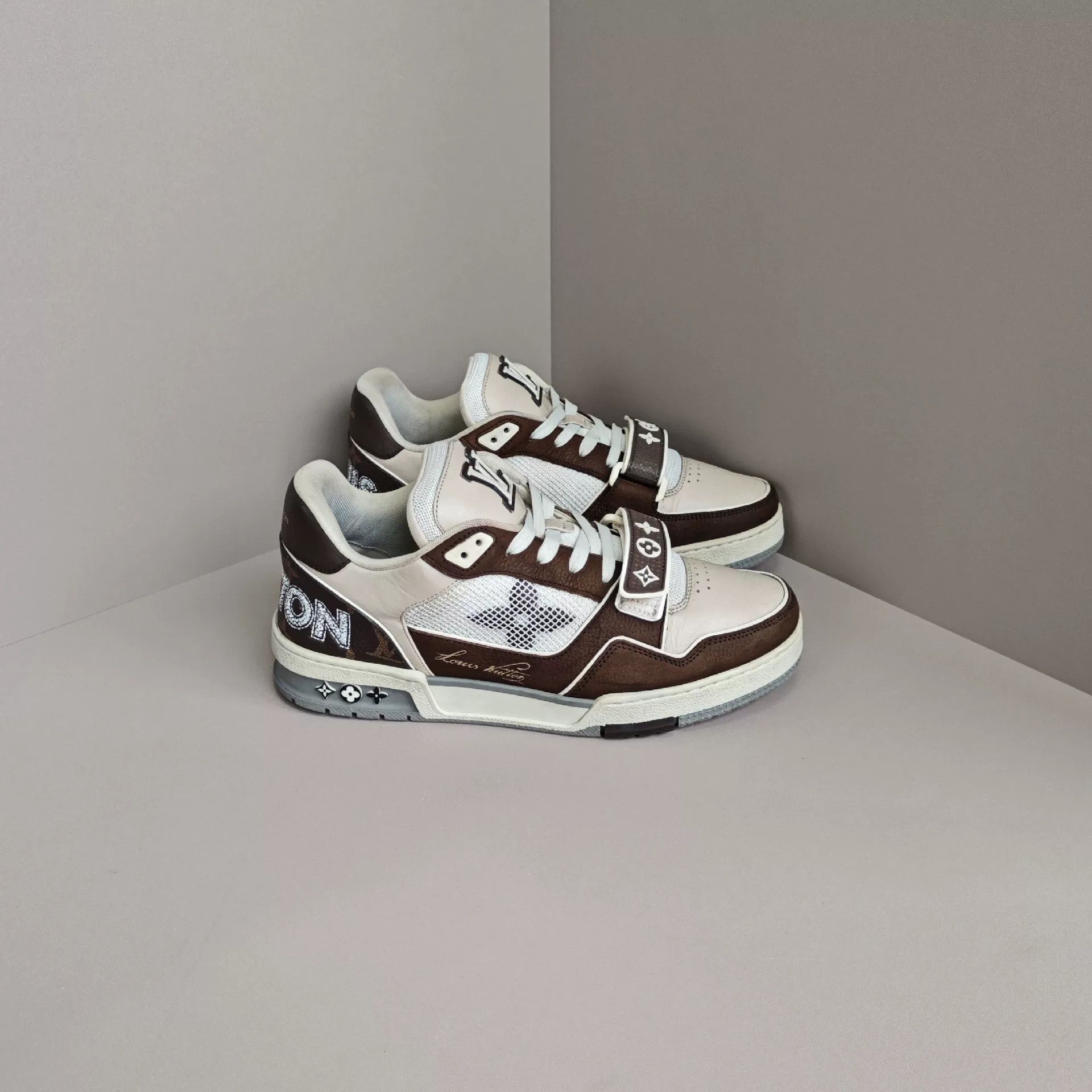 Louis Vuitton Louis Vuitton Training Gray Lowtop Sneakers 7 Men Size US 7 / EU 40 - 4 Thumbnail