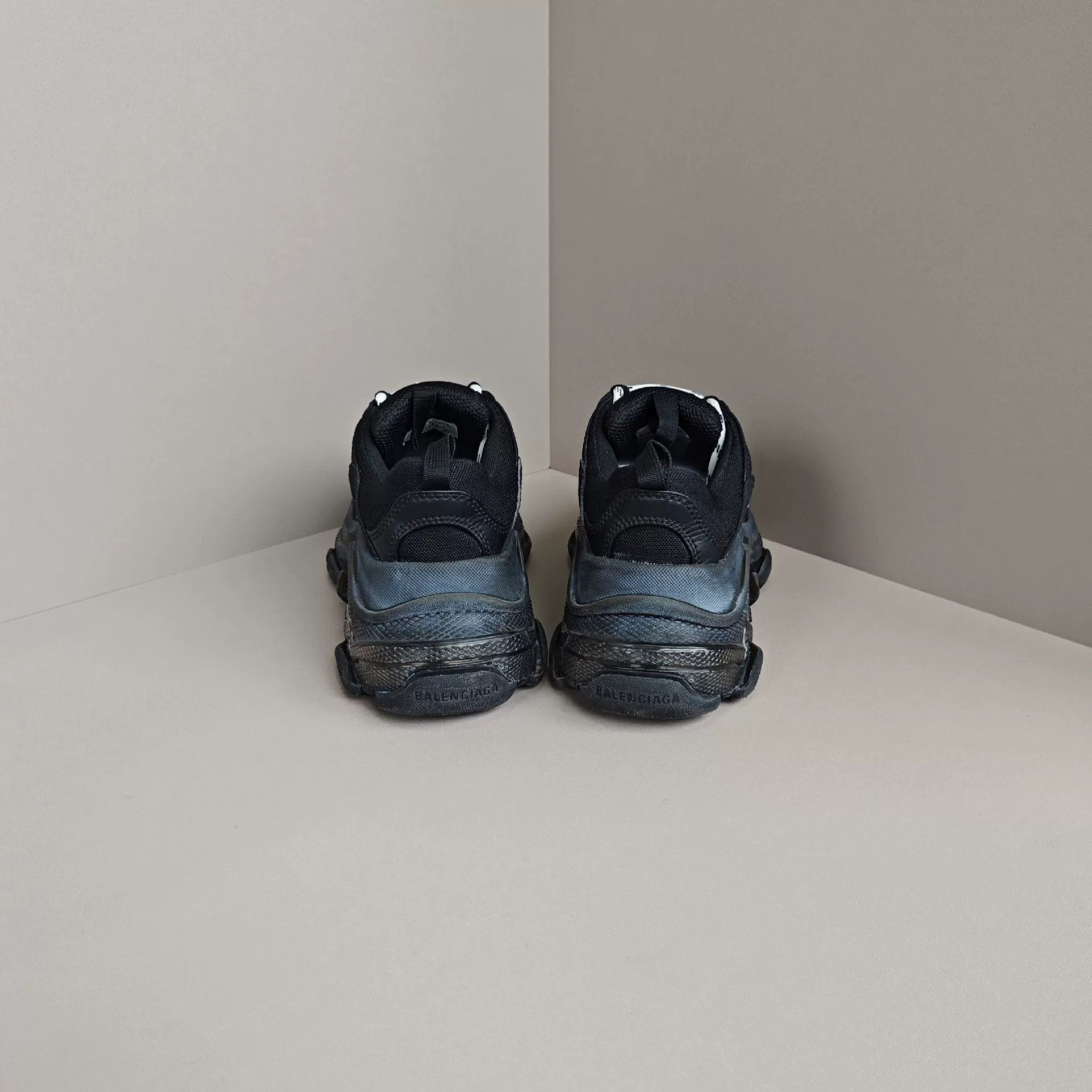 Balenciaga Balenciaga Lowtop Sneakers us_7 Women Size US 7 / IT 37 - 3 Thumbnail