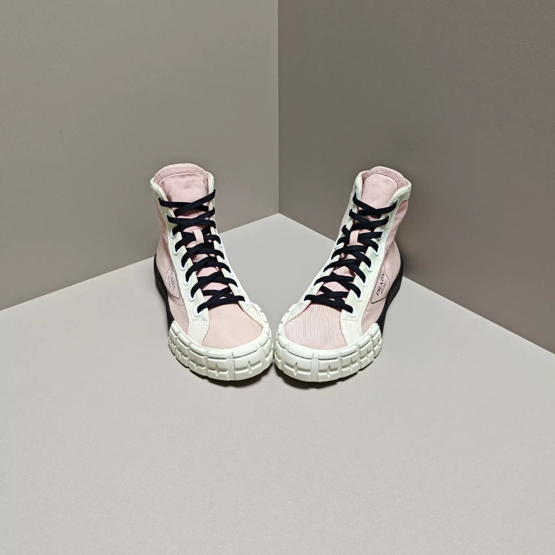 Prada Prada Hitop Sneakers us_5 Women Size US 5 / IT 35 - 2 Thumbnail