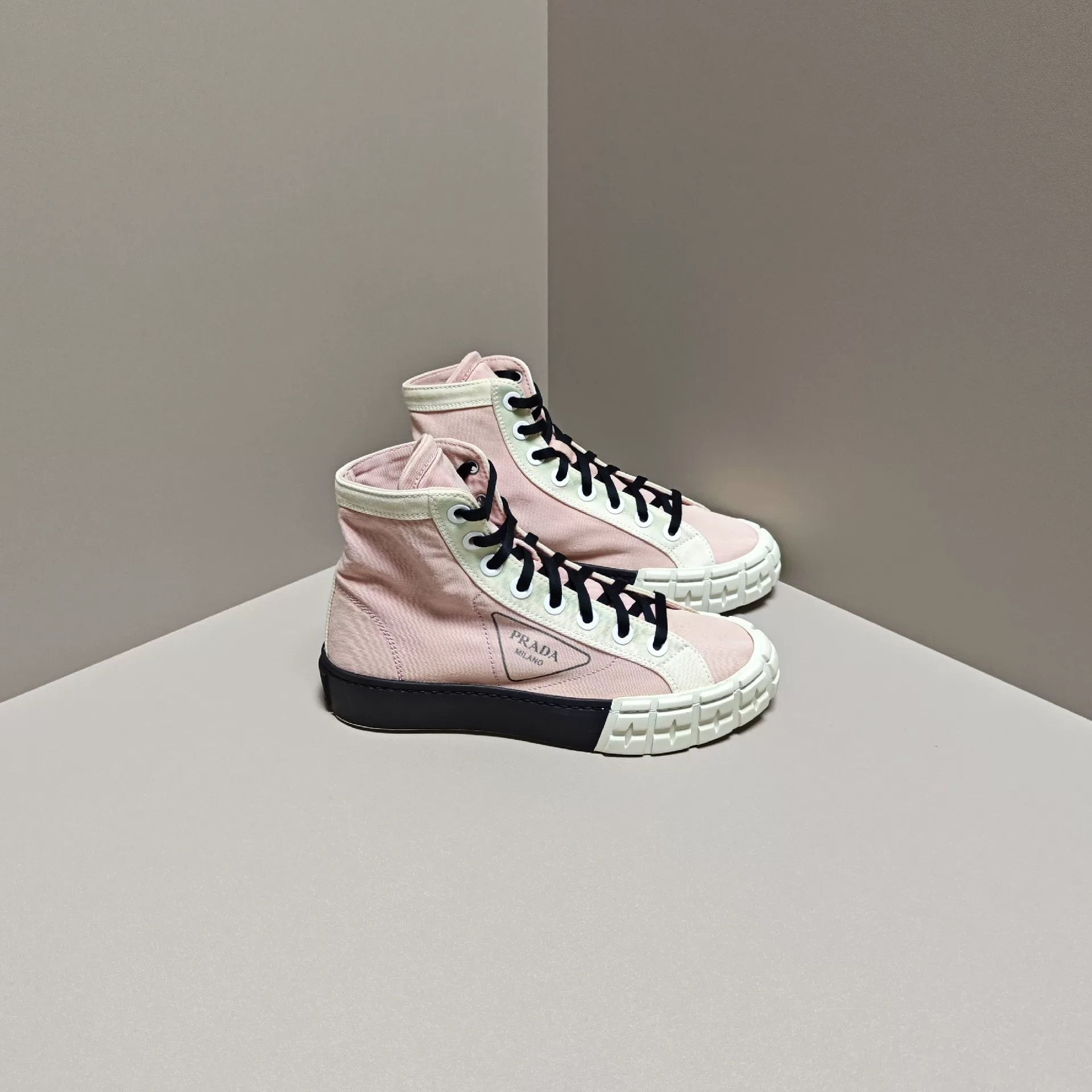 Prada Prada Hitop Sneakers us_5 Women Size US 5 / IT 35 - 4 Thumbnail