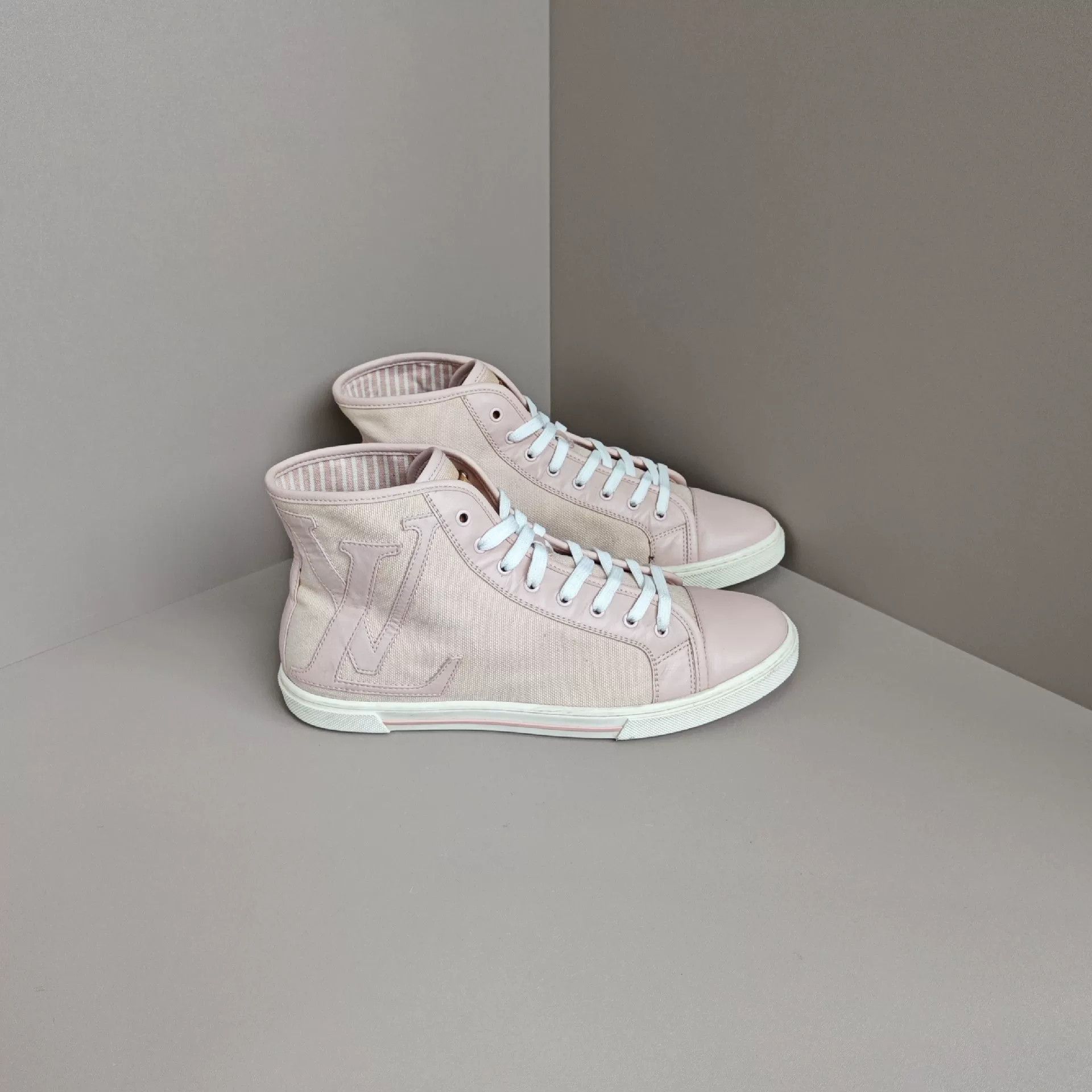 Louis Vuitton Louis Vuitton Hitop Sneakers us_6 Women Size US 6 / IT 36 - 4 Thumbnail