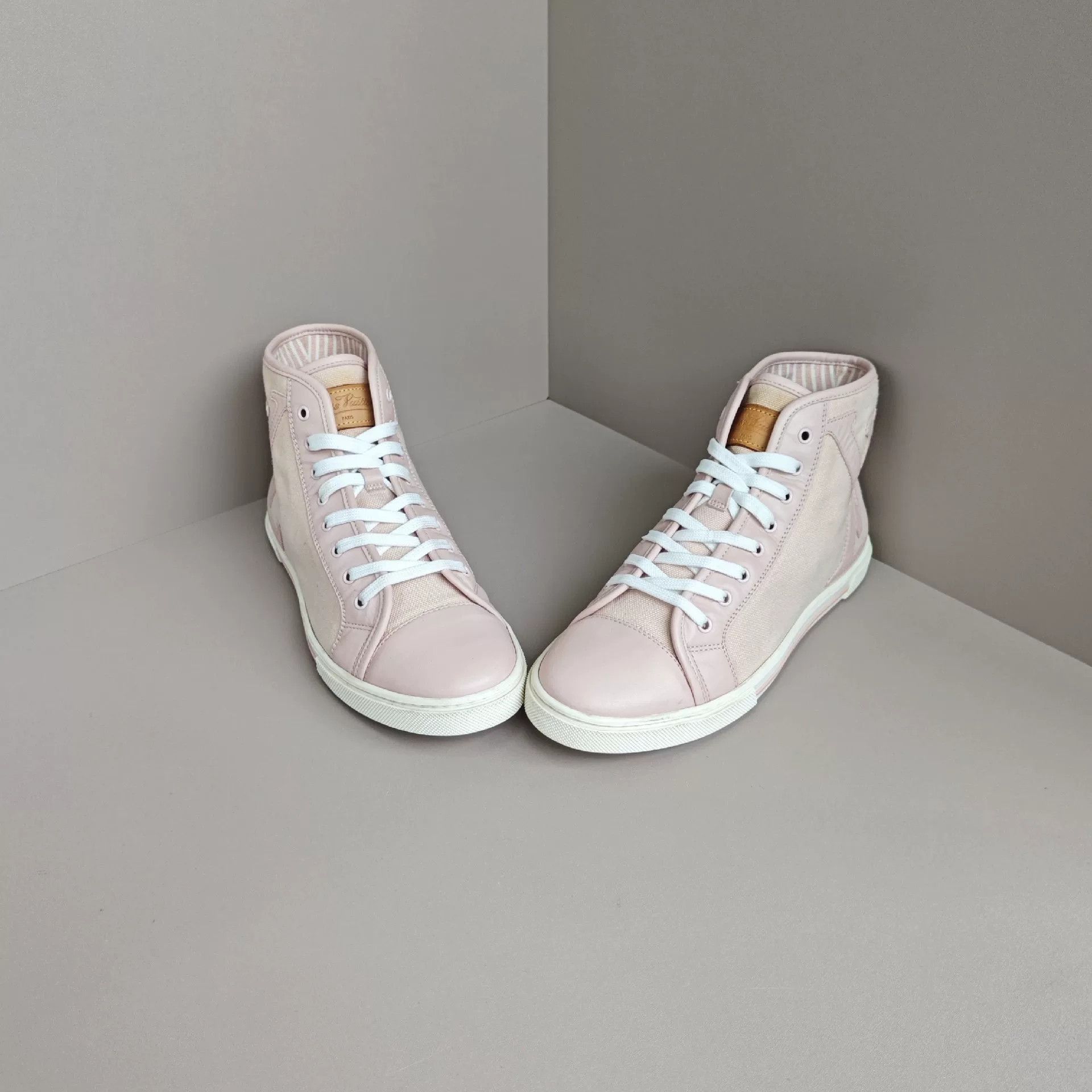 Louis Vuitton Louis Vuitton Hitop Sneakers us_6 Women Size US 6 / IT 36 - 2 Thumbnail