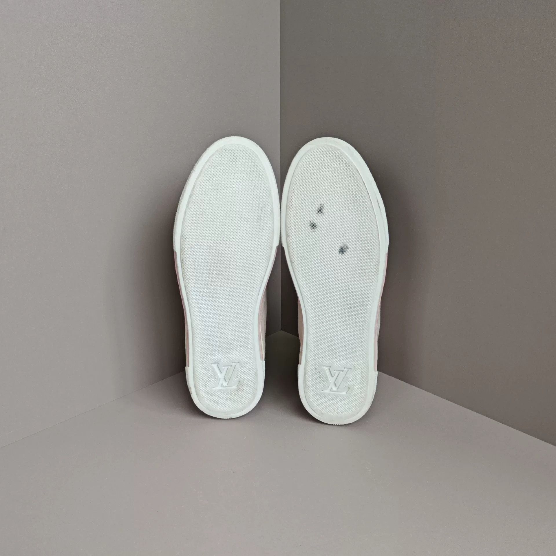 Louis Vuitton Louis Vuitton Hitop Sneakers us_6 Women Size US 6 / IT 36 - 5 Thumbnail