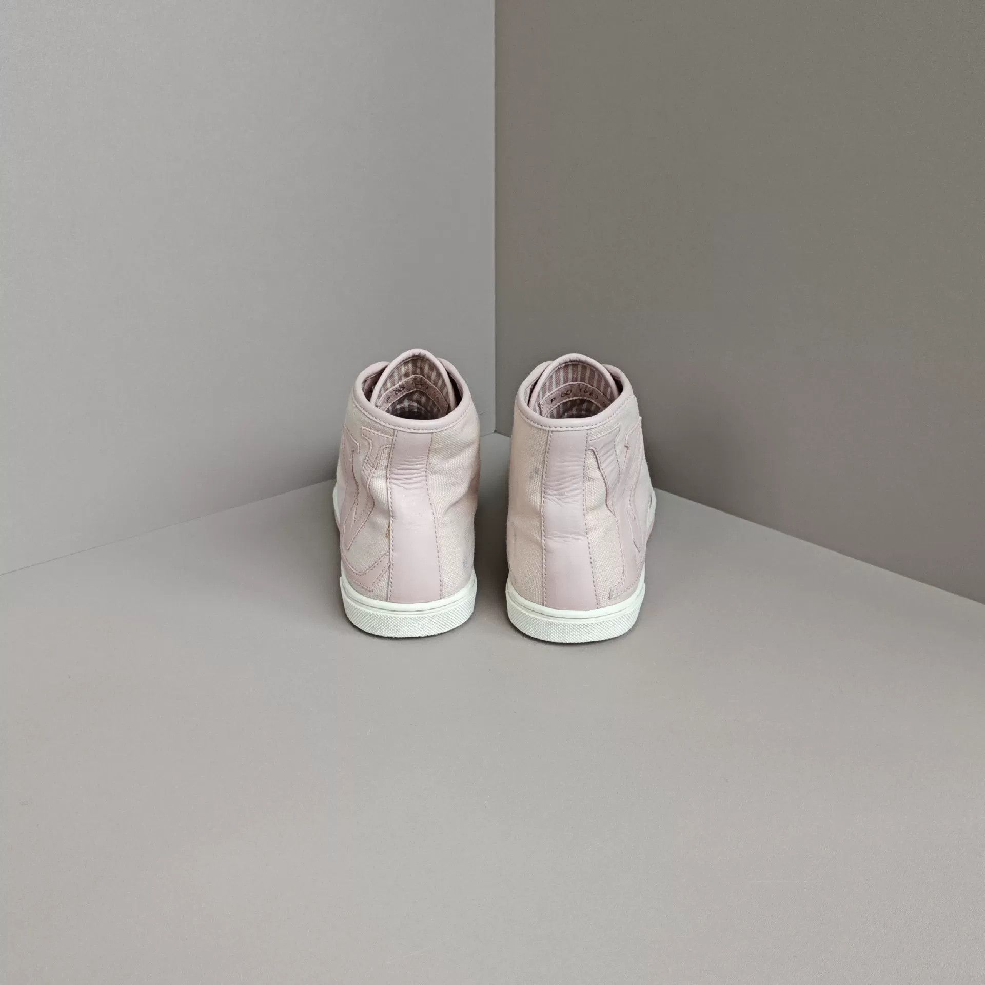Louis Vuitton Louis Vuitton Hitop Sneakers us_6 Women Size US 6 / IT 36 - 3 Thumbnail