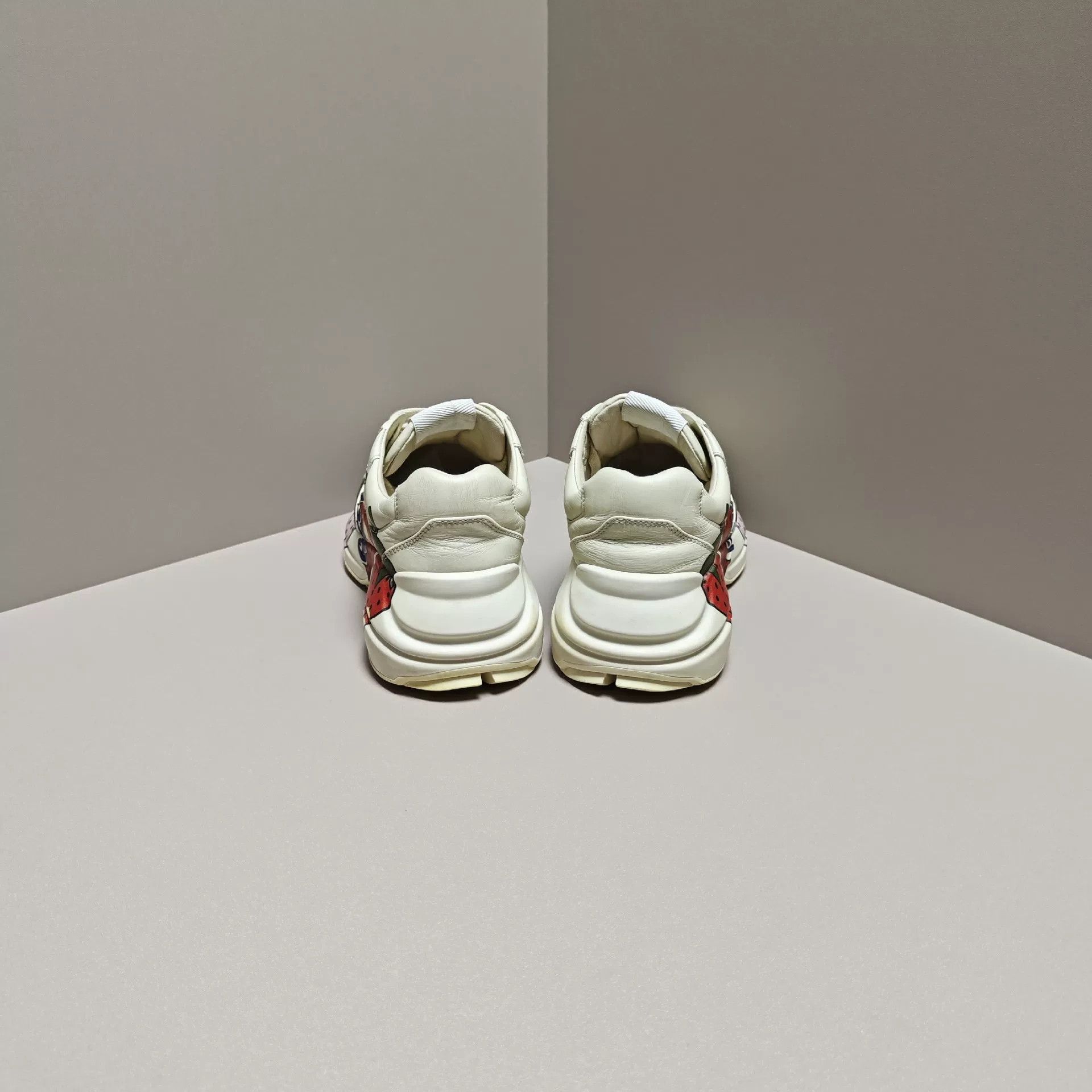 Gucci Gucci Red Lowtop Sneakers us_7 Women Size US 7 / IT 37 - 3 Thumbnail