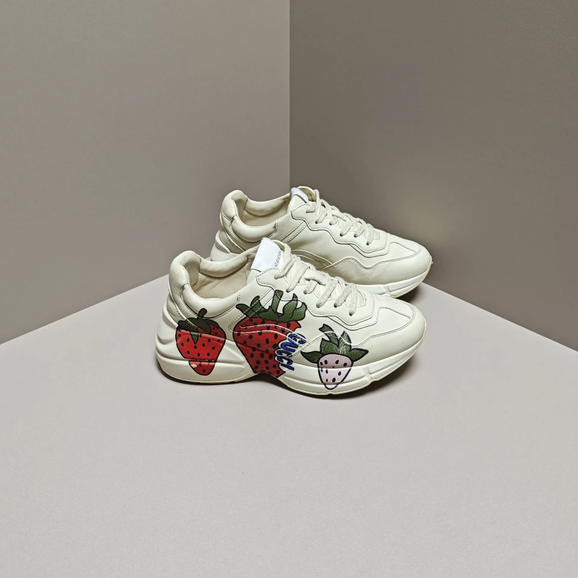 Gucci Gucci Red Lowtop Sneakers us_7 Women Size US 7 / IT 37 - 4 Thumbnail
