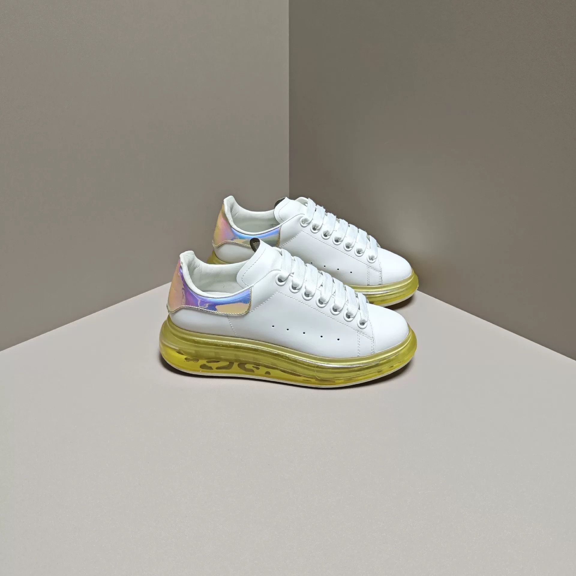 Alexander McQueen Alexander McQueen Laser White Lowtop Sneakers us_7 Women Size US 7 / IT 37 - 4 Thumbnail